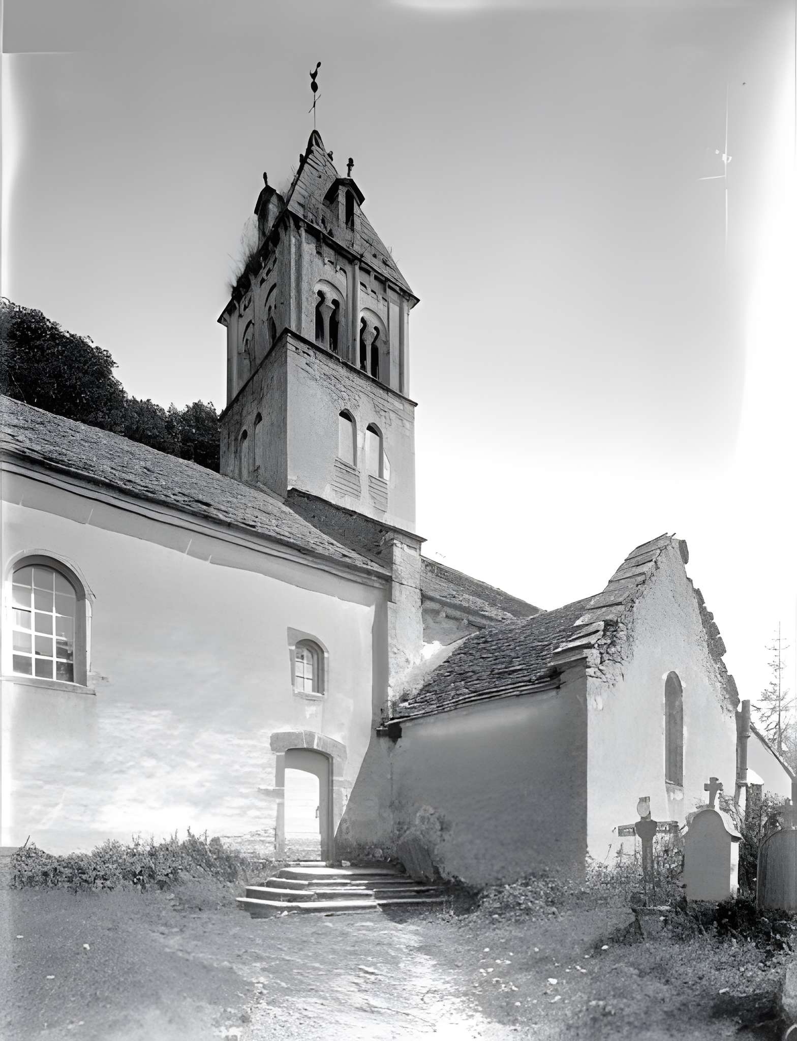 Église Saint-Donat de Saint-Point et tombeau de Lamartine