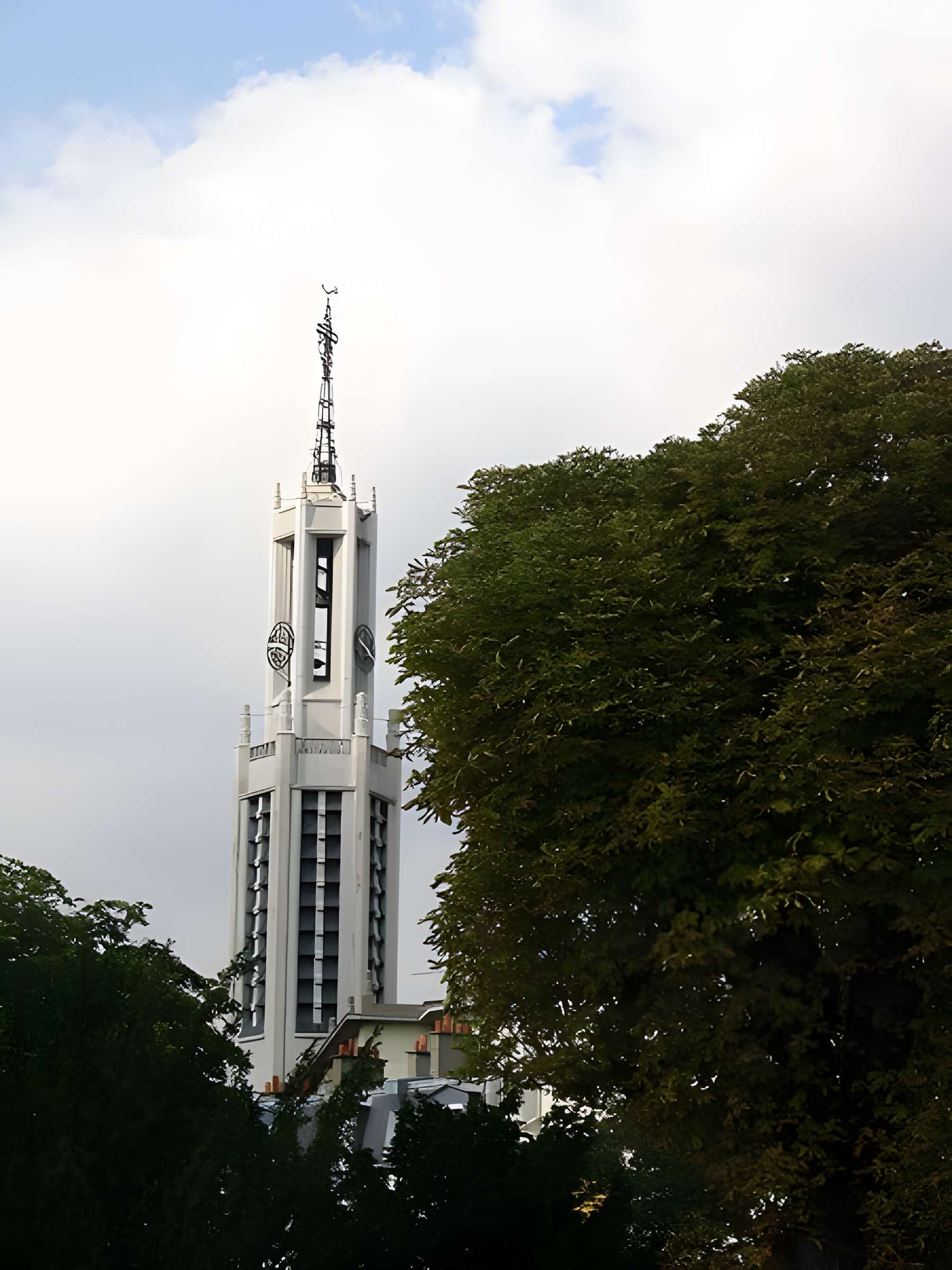 Église Sainte-Agnès de Maisons-Alfort