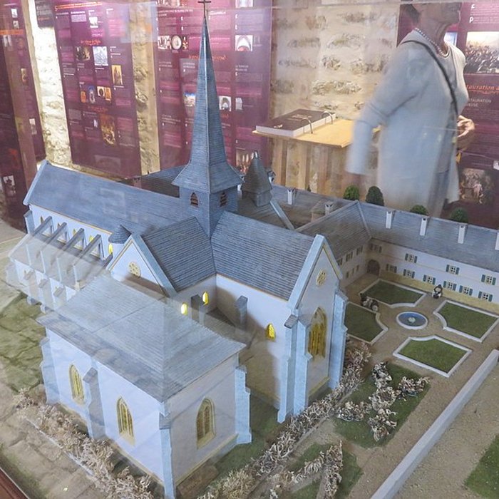 Photo de Église de Remoray et Presbytère