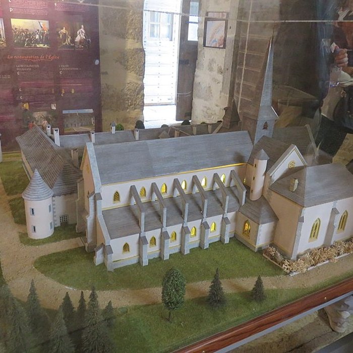 Photo de Église de Remoray et Presbytère