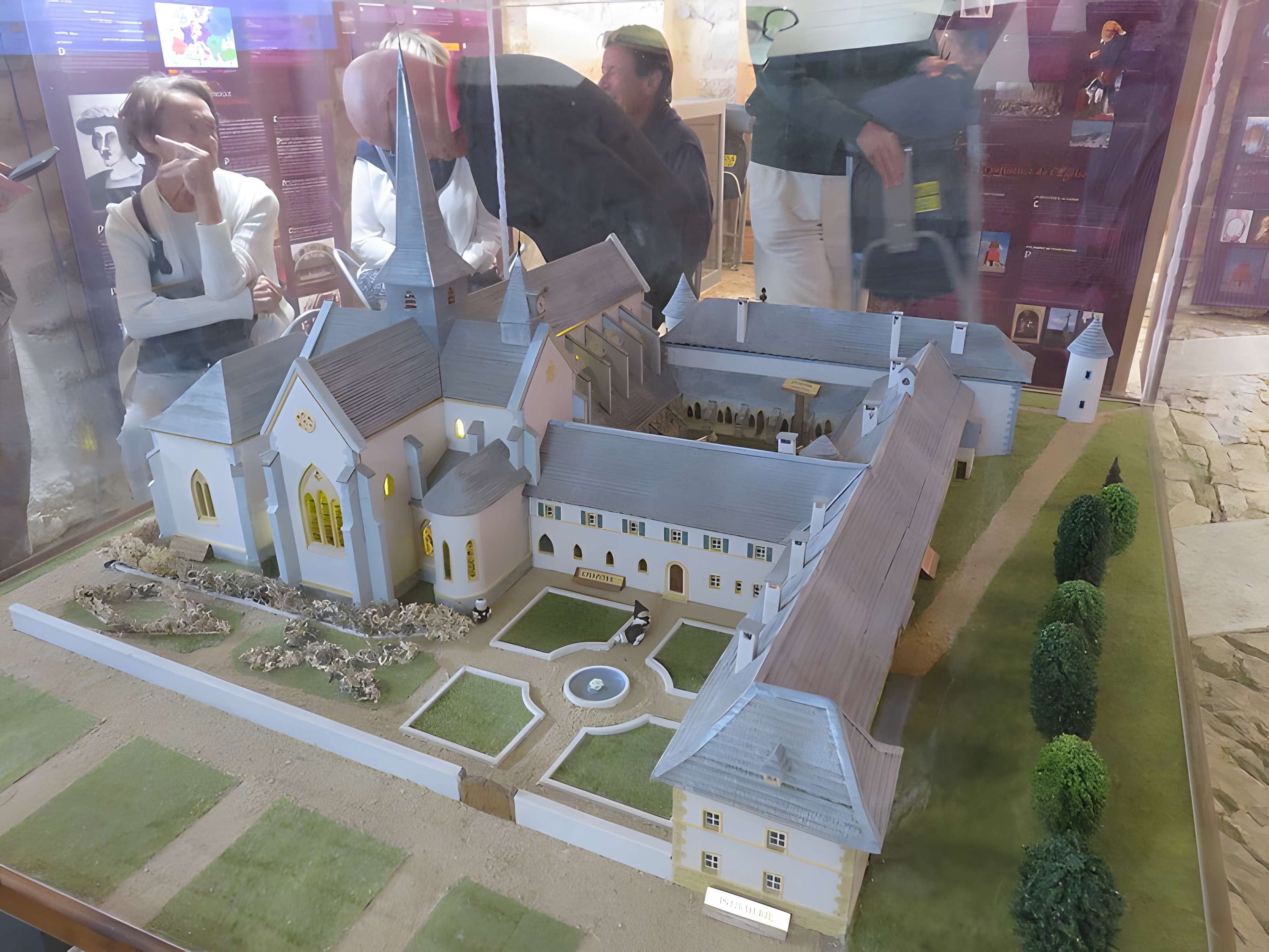 Église de Remoray et Presbytère