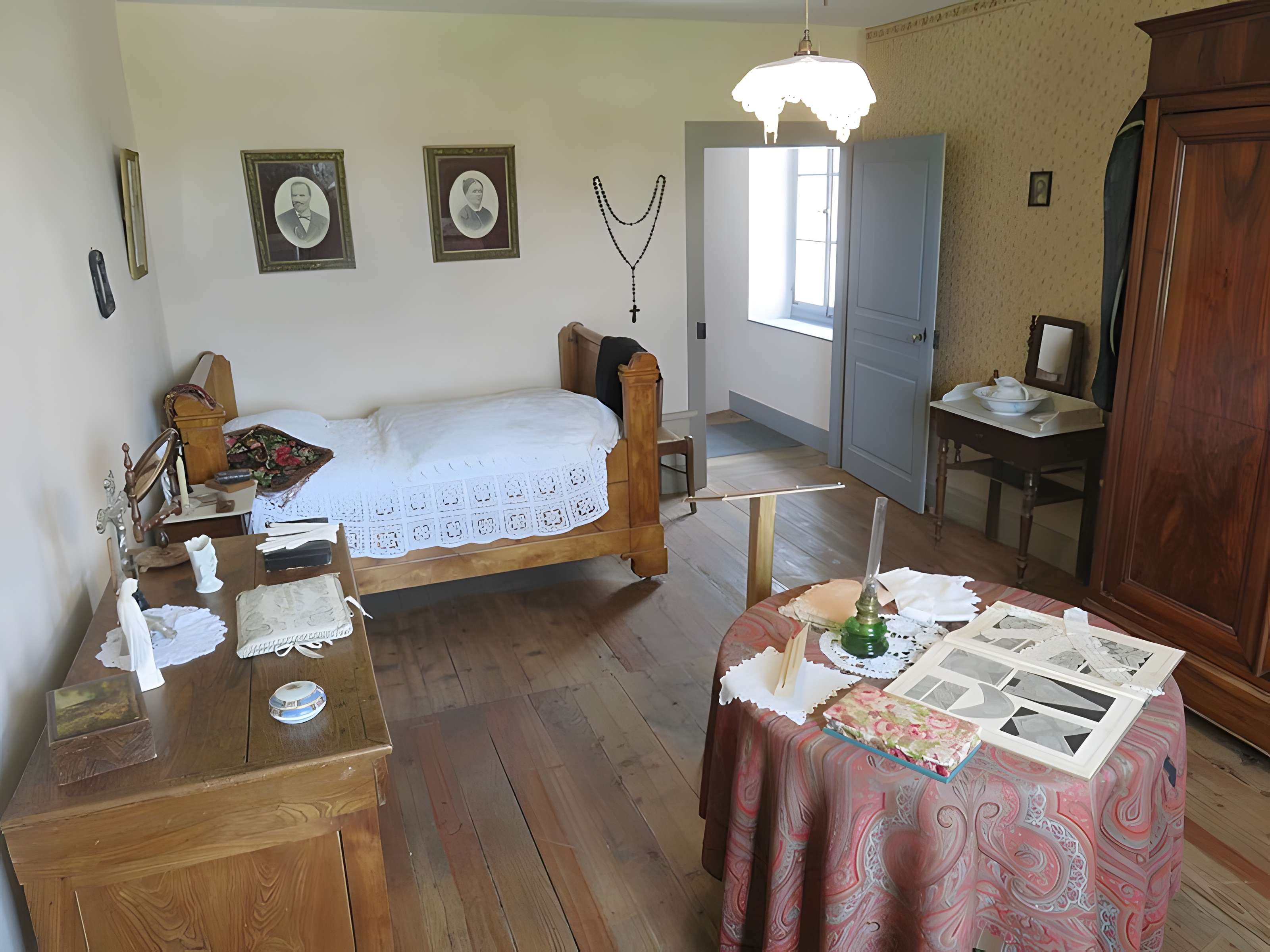 Église de Remoray et Presbytère