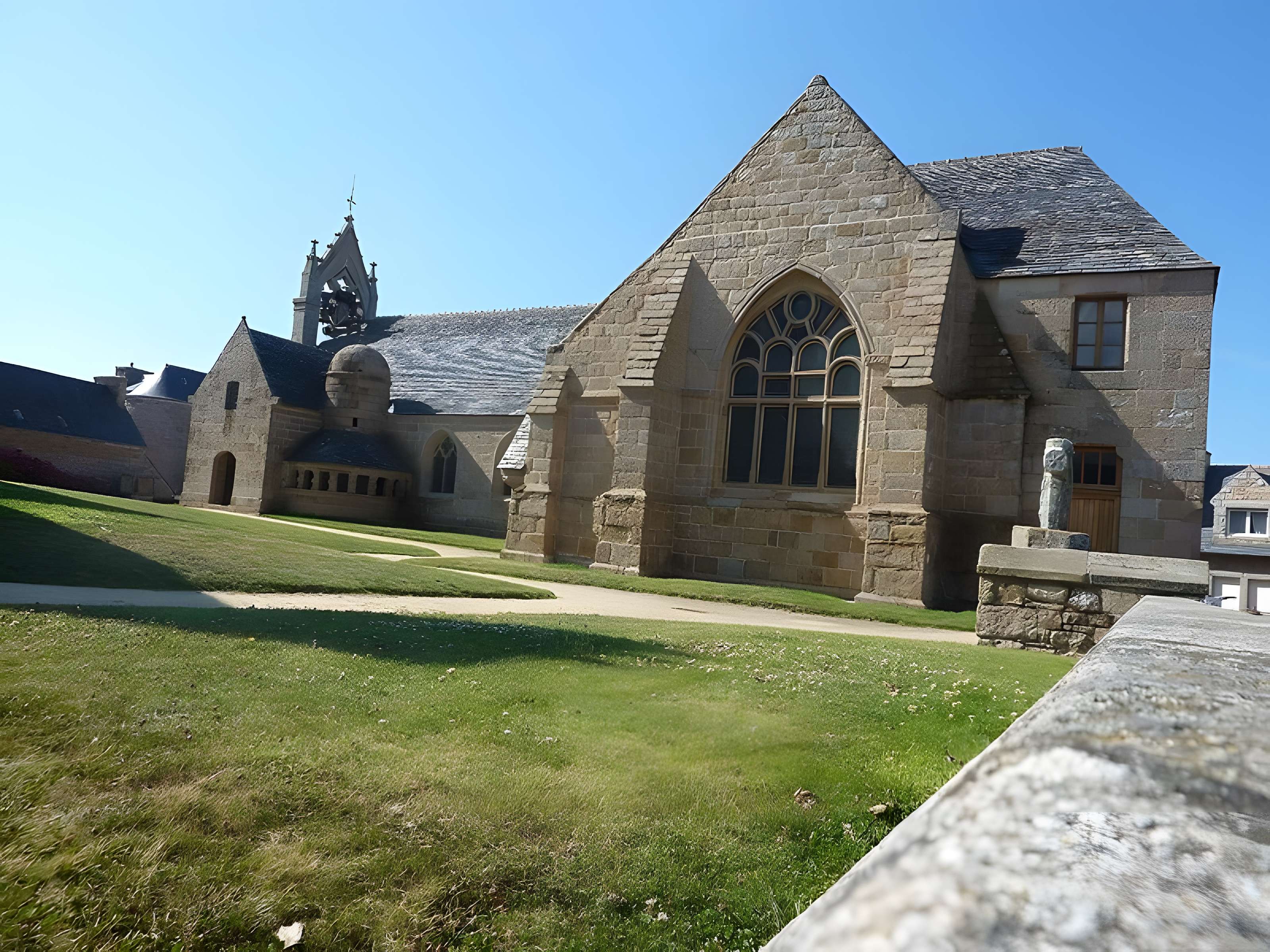 Eglise Sainte-Anne à Trégastel 