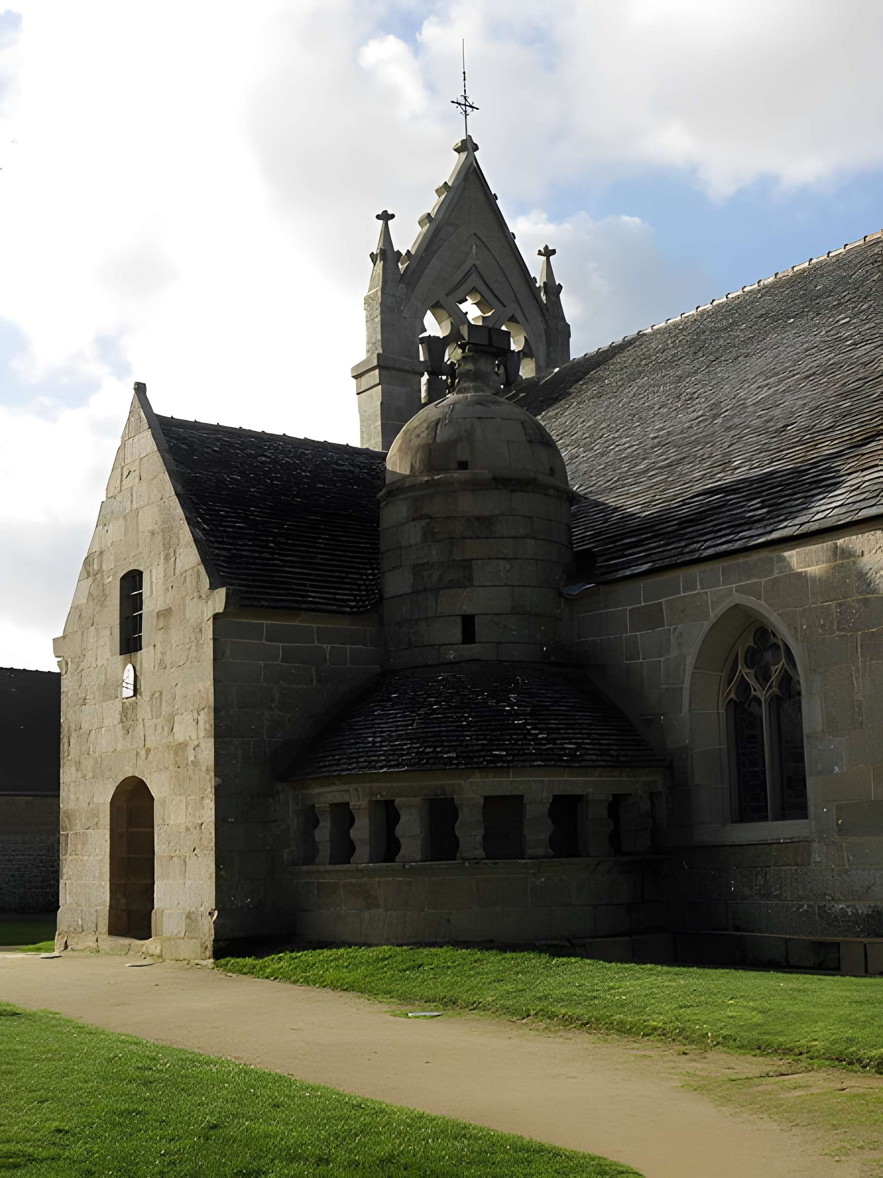Eglise Sainte-Anne à Trégastel