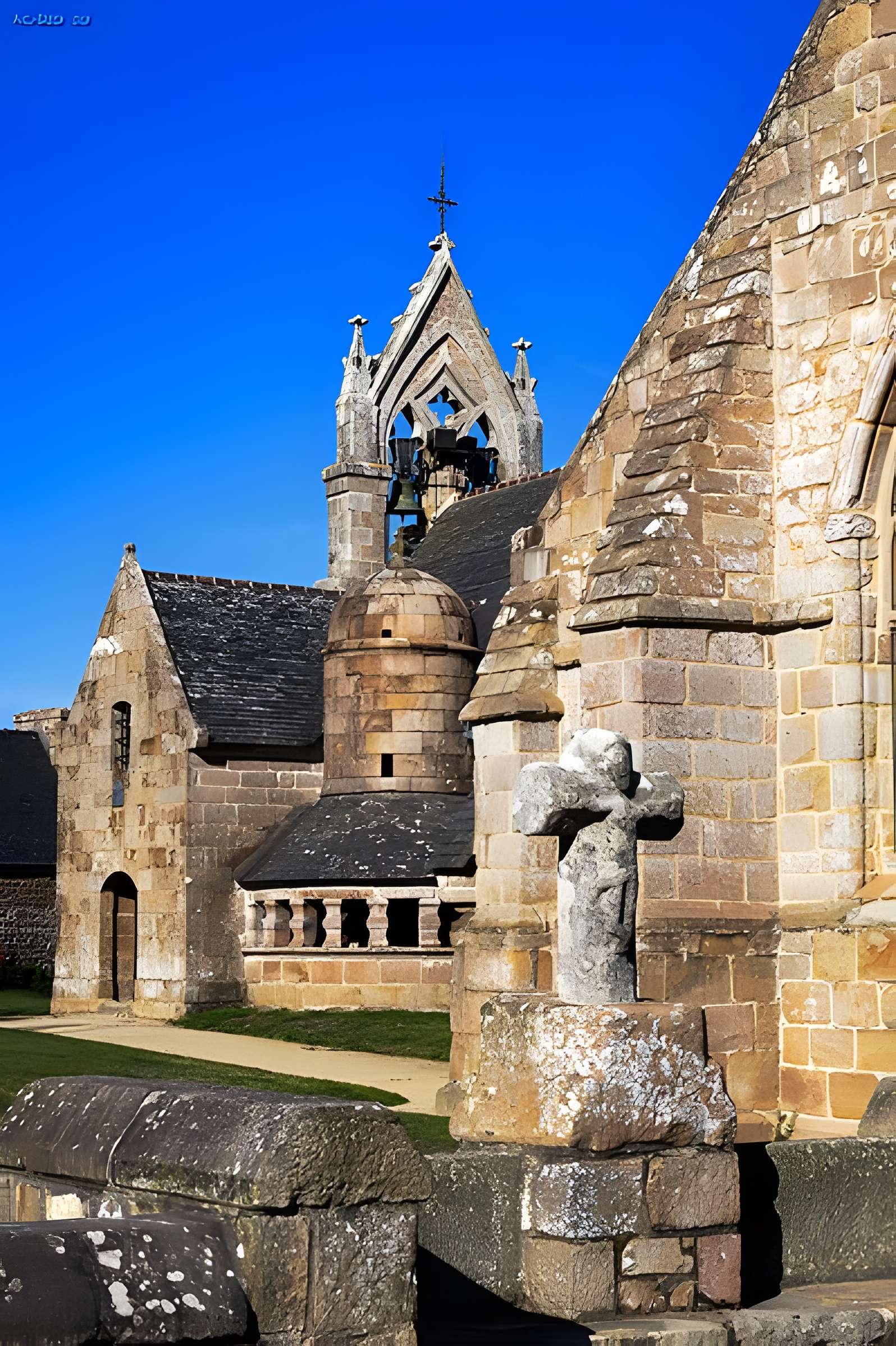 Eglise Sainte-Anne à Trégastel
