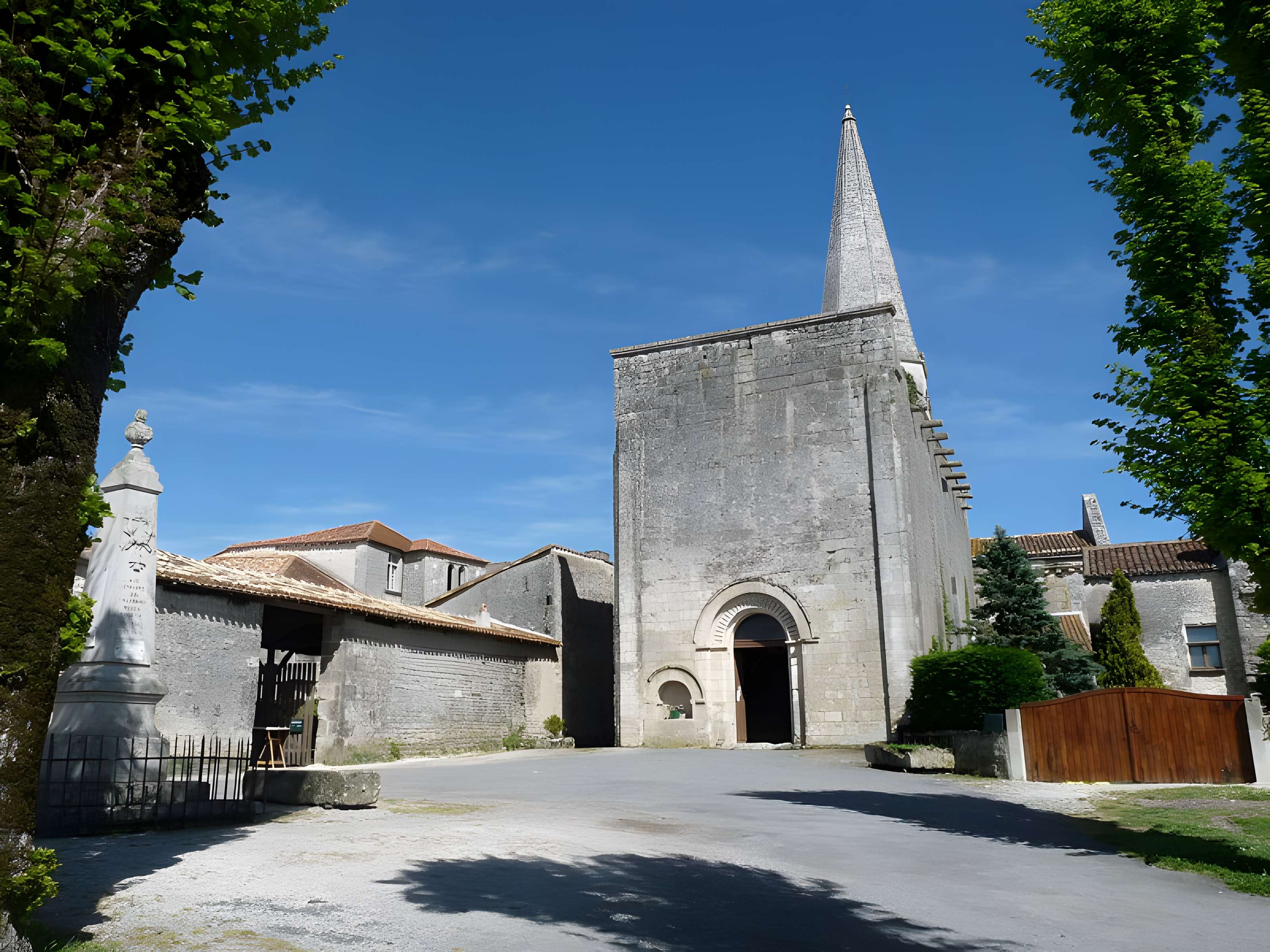 Église Notre-Dame de Charmant