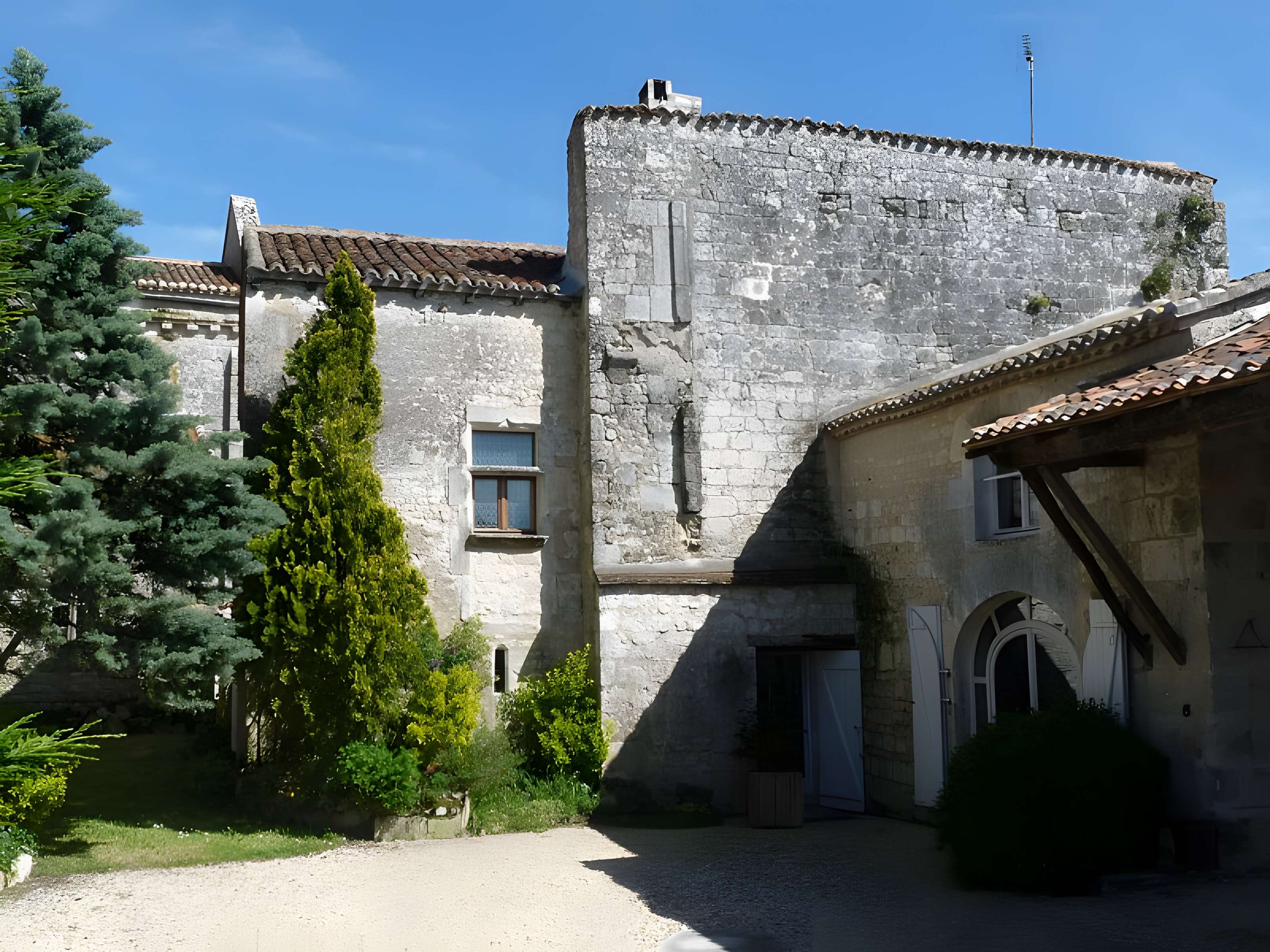 Église Notre-Dame de Charmant