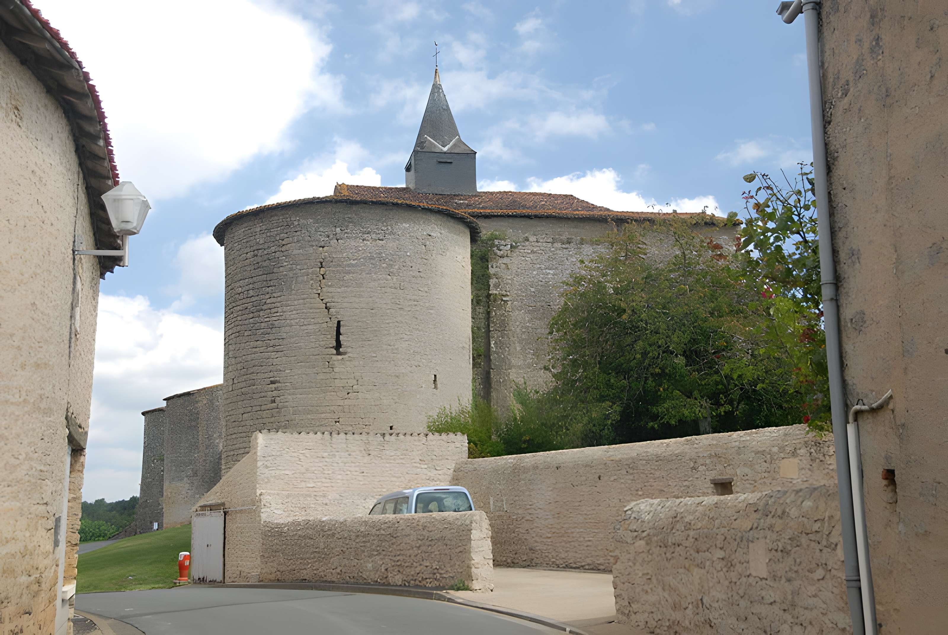 Église Notre-Dame de Château-Larcher
