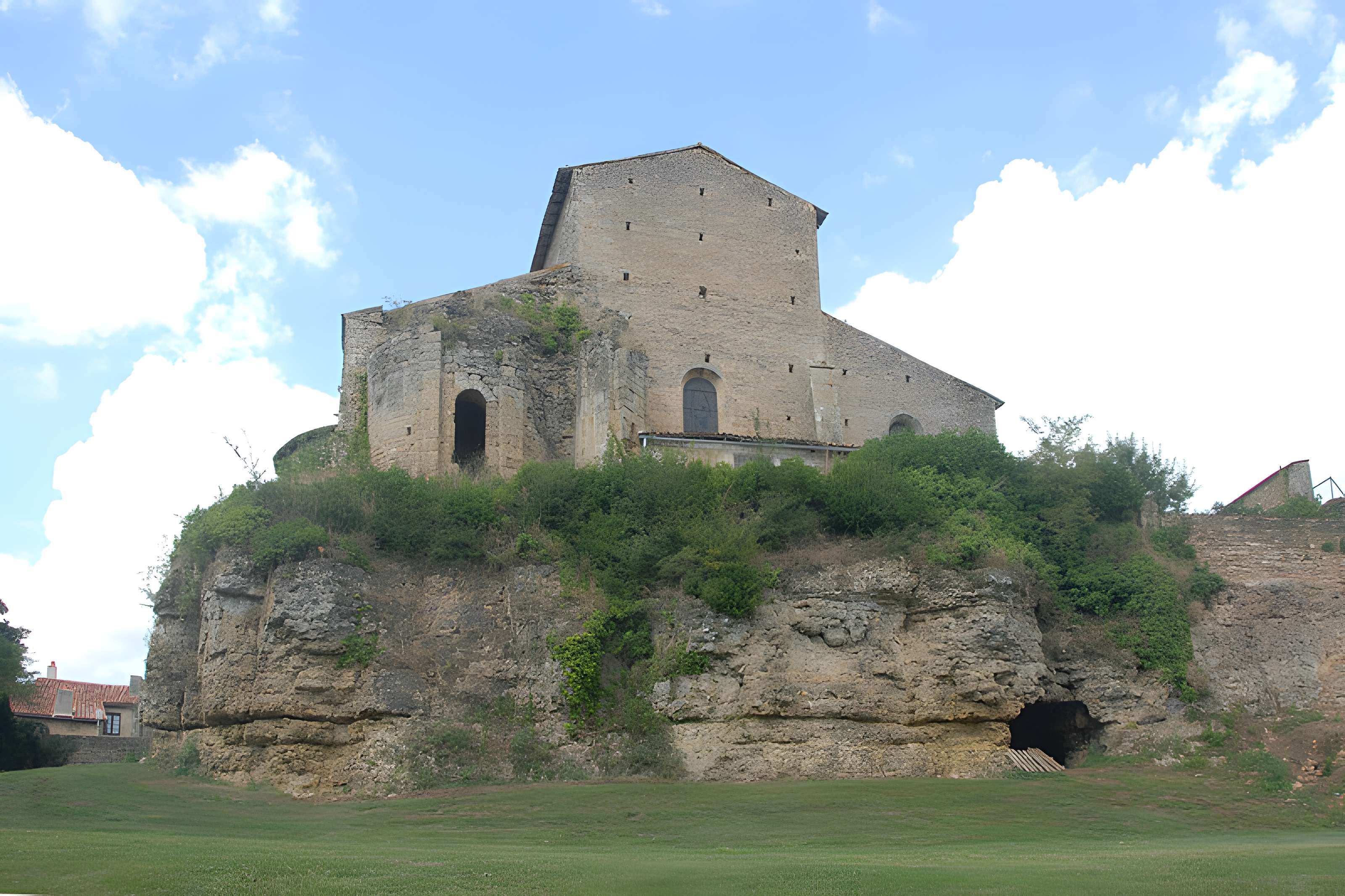 Église Notre-Dame de Château-Larcher