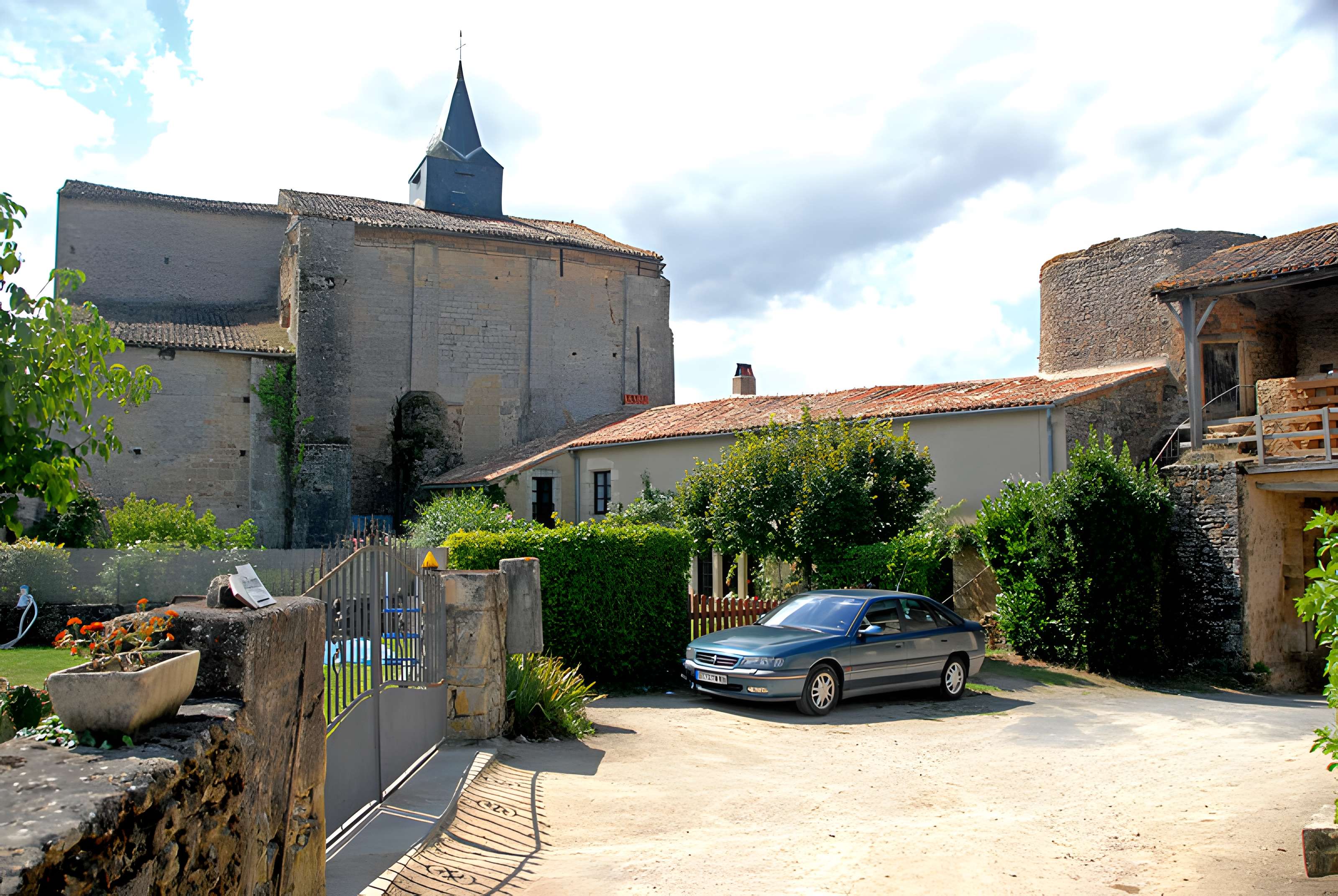 Église Notre-Dame de Château-Larcher
