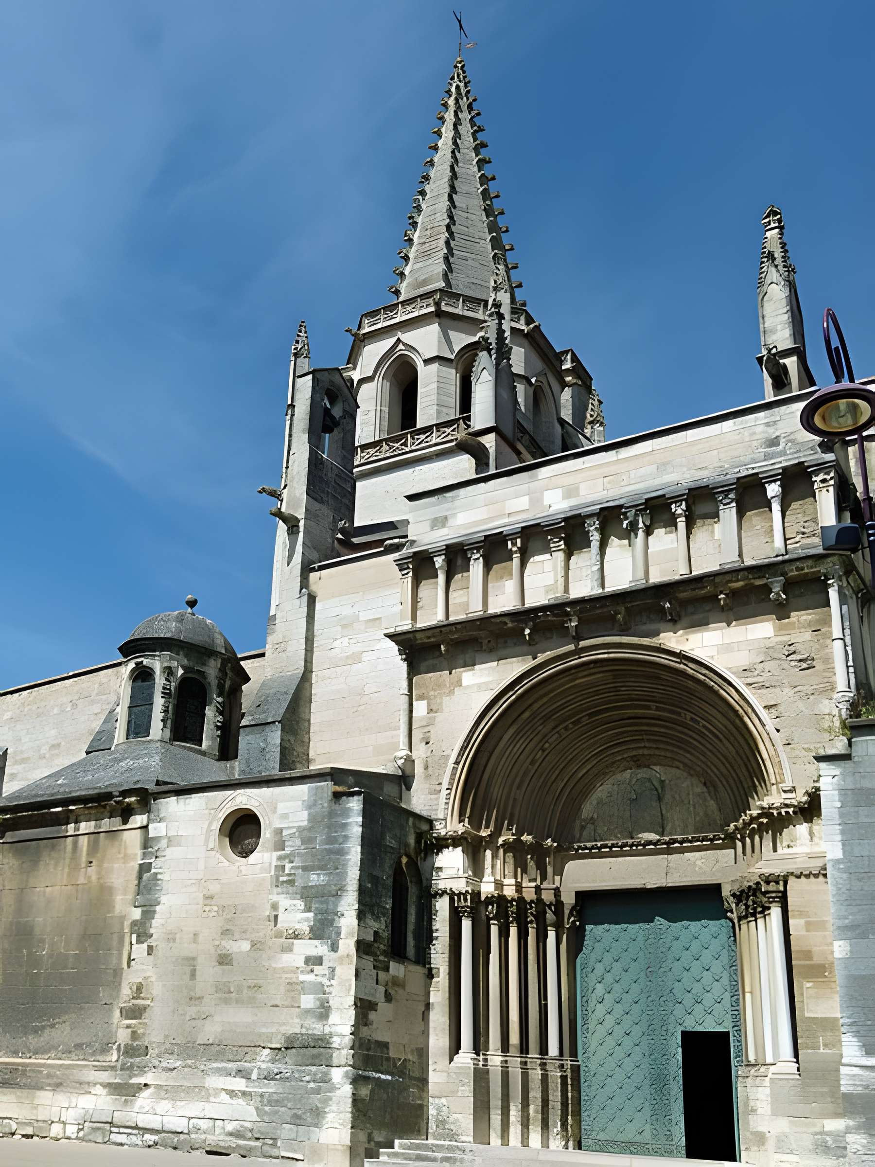 Église Sainte-Marthe de Tarascon