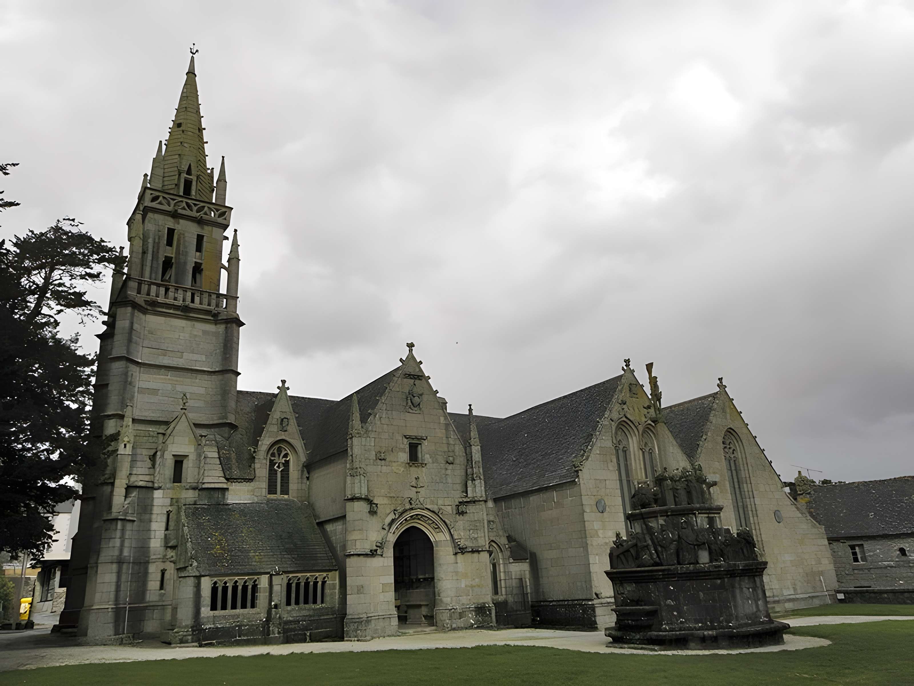 Église Notre-Dame de Kergrist-Moëlou 