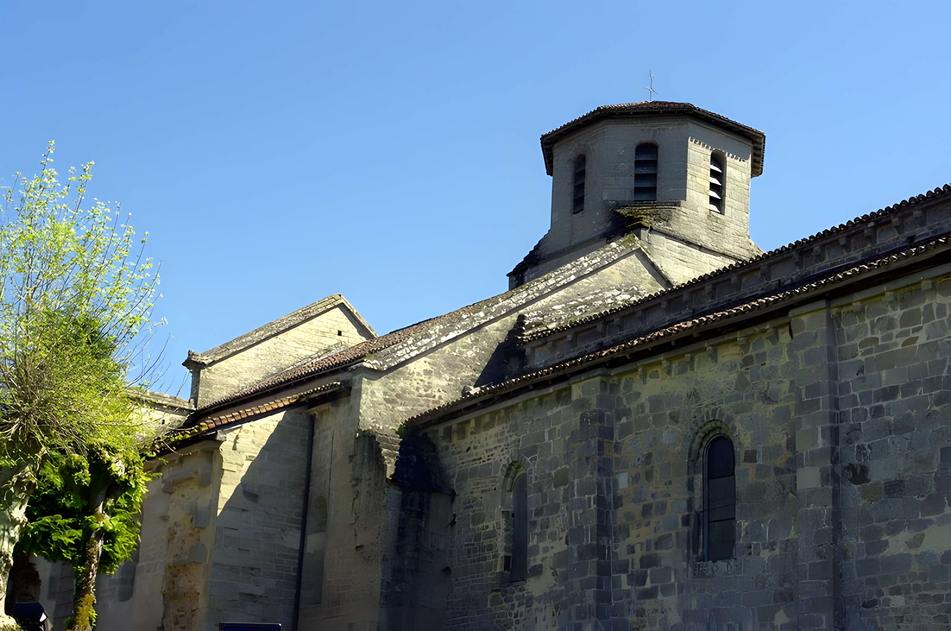 Église Saint-Eutrope des Salles-Lavauguyon