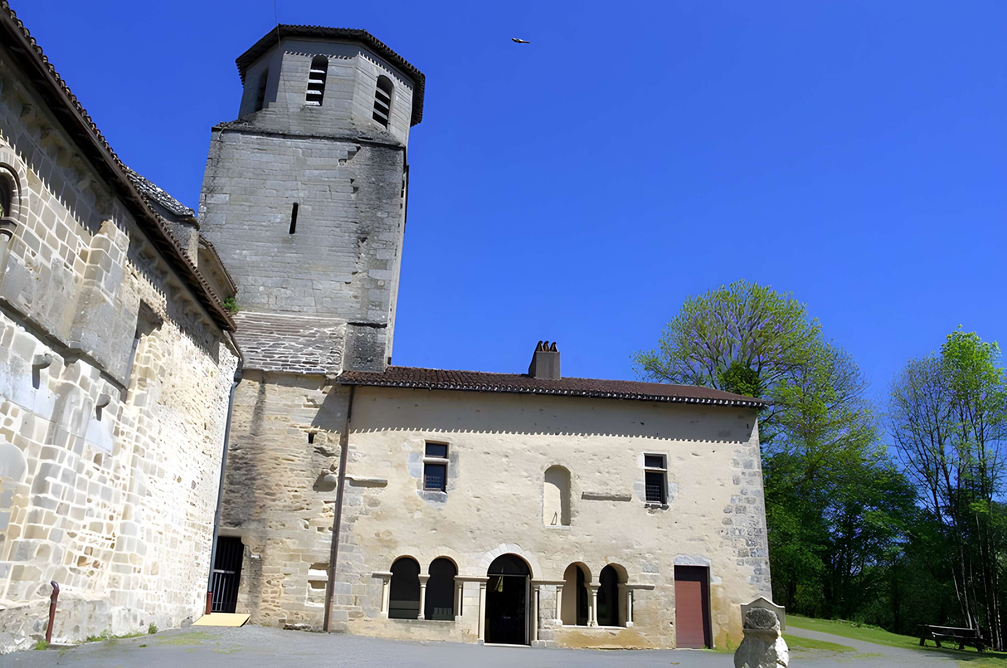 Église Saint-Eutrope des Salles-Lavauguyon
