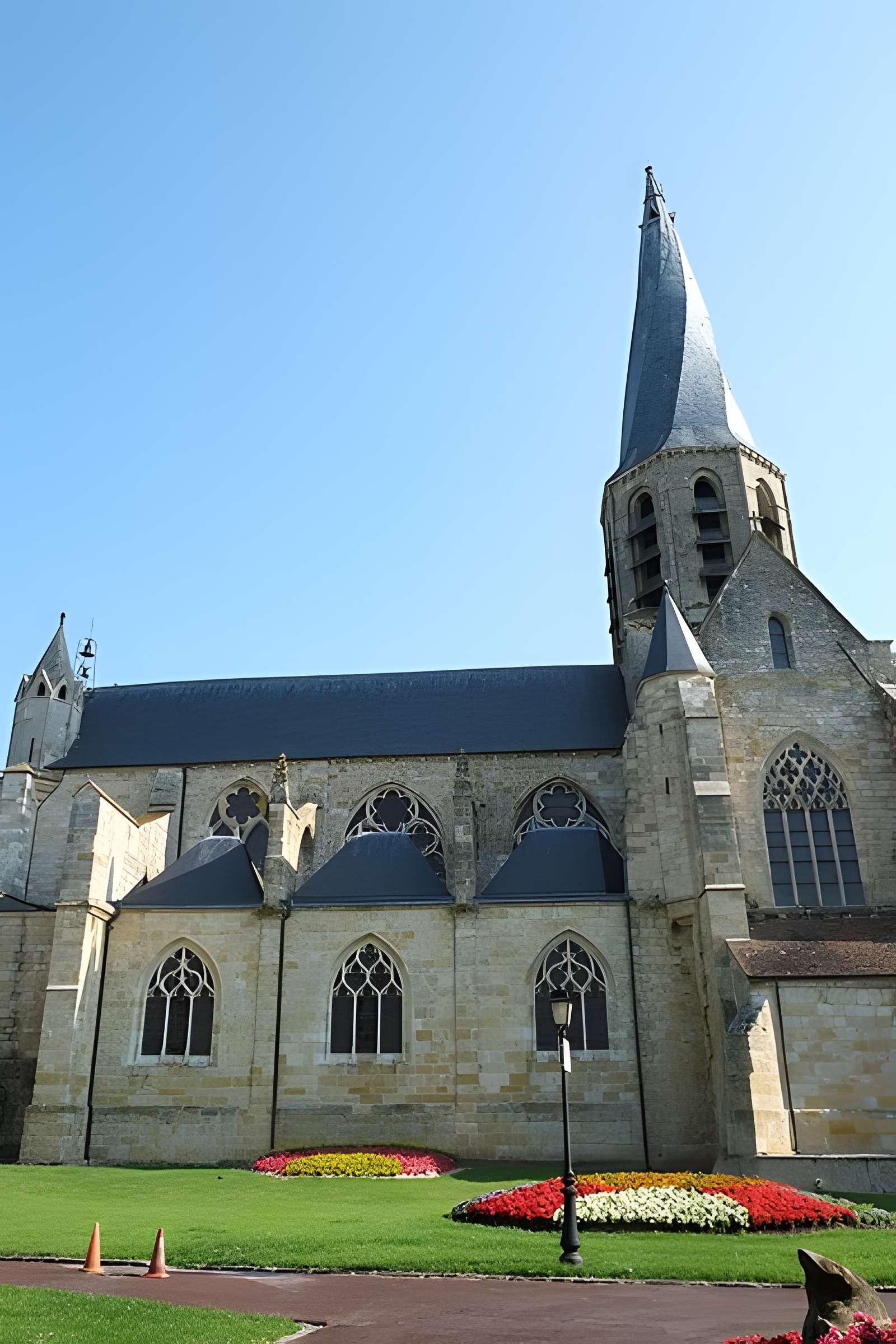 Église Notre-Dame et croix de Puiseaux