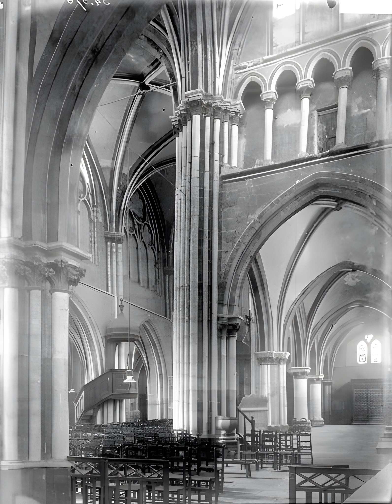 Église Notre-Dame et croix de Puiseaux