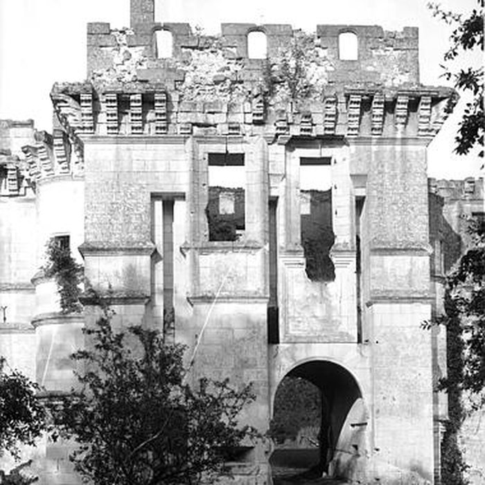 Photo de Église Notre-Dame et croix de Vétheuil