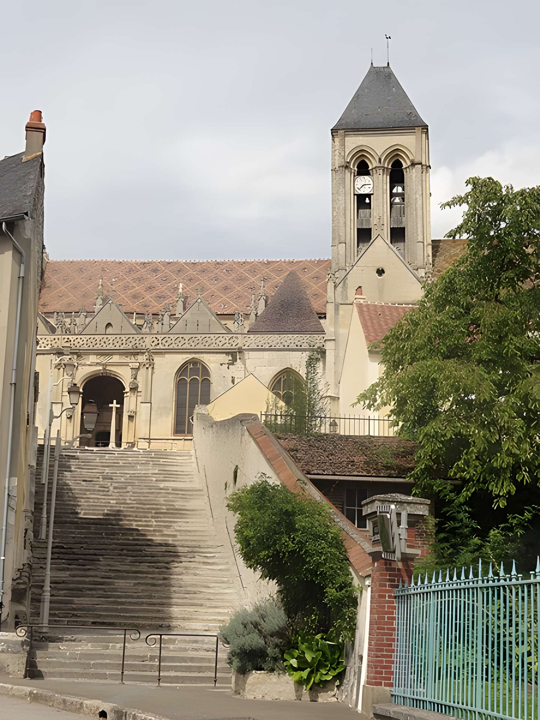 Église Notre-Dame et croix de Vétheuil