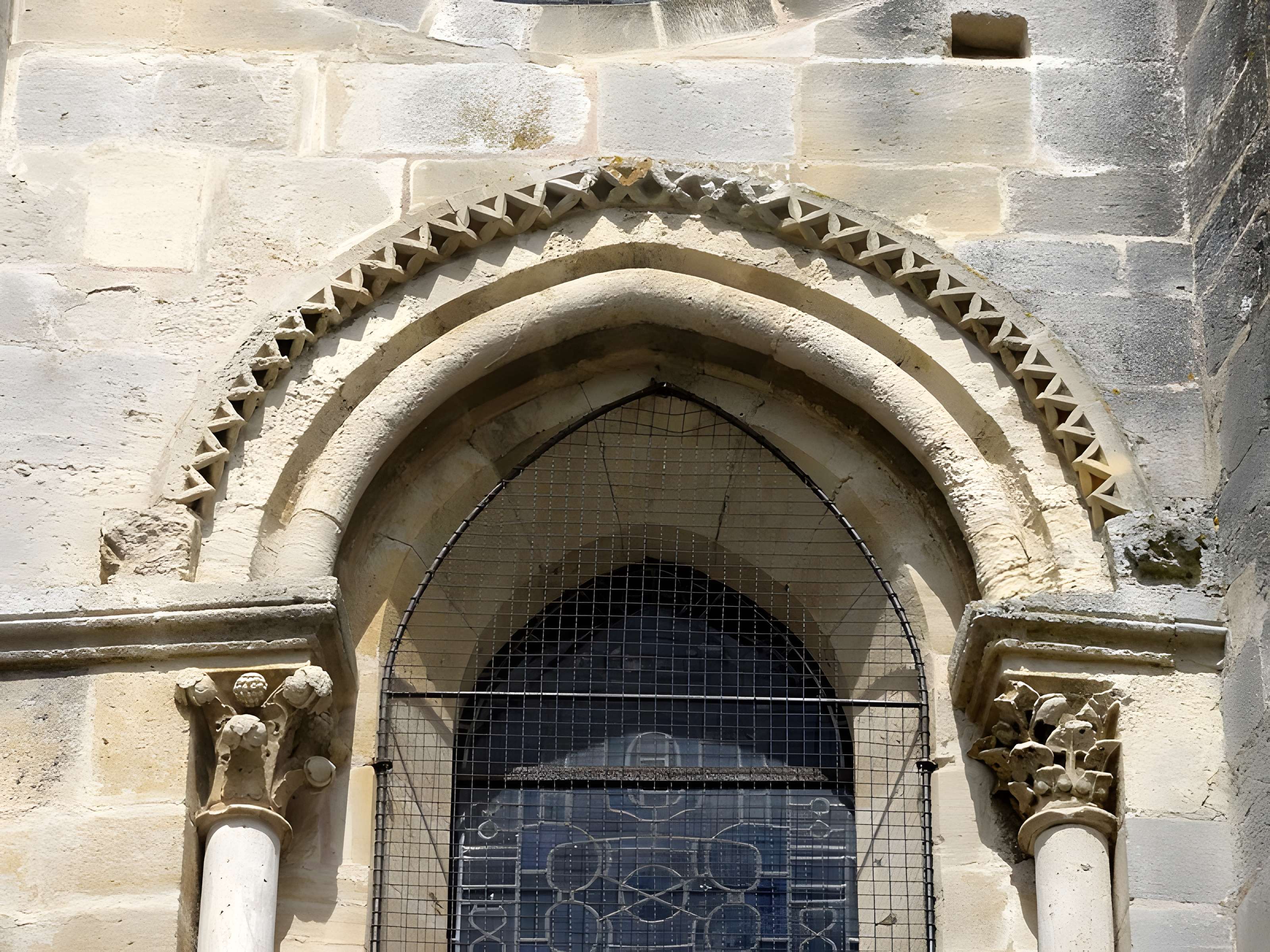Église Notre-Dame et croix de Vétheuil