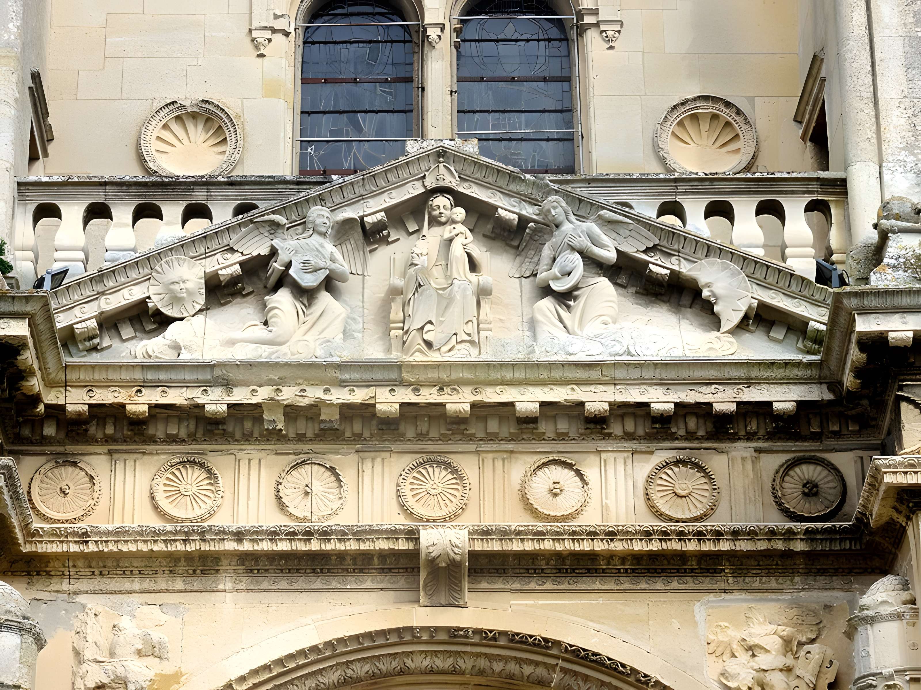 Église Notre-Dame et croix de Vétheuil