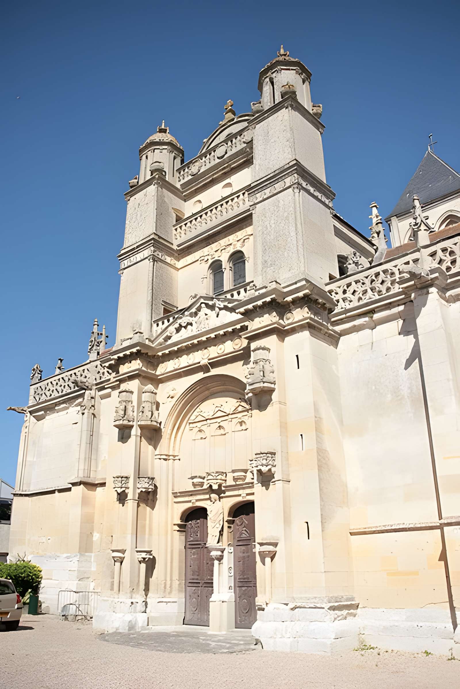 Église Notre-Dame et croix de Vétheuil