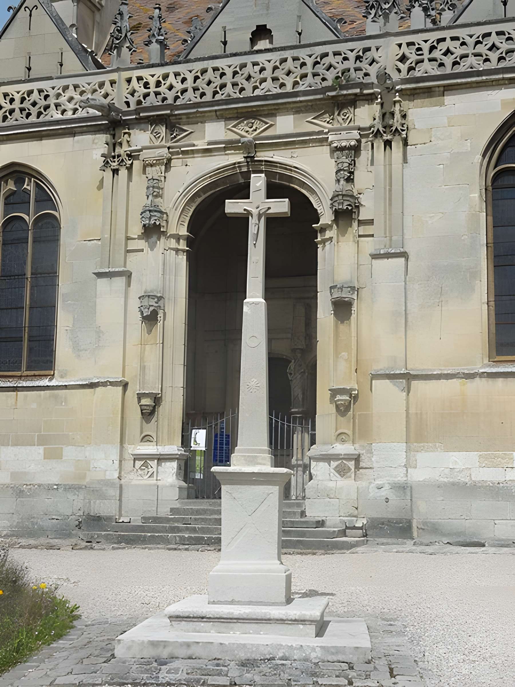 Église Notre-Dame et croix de Vétheuil