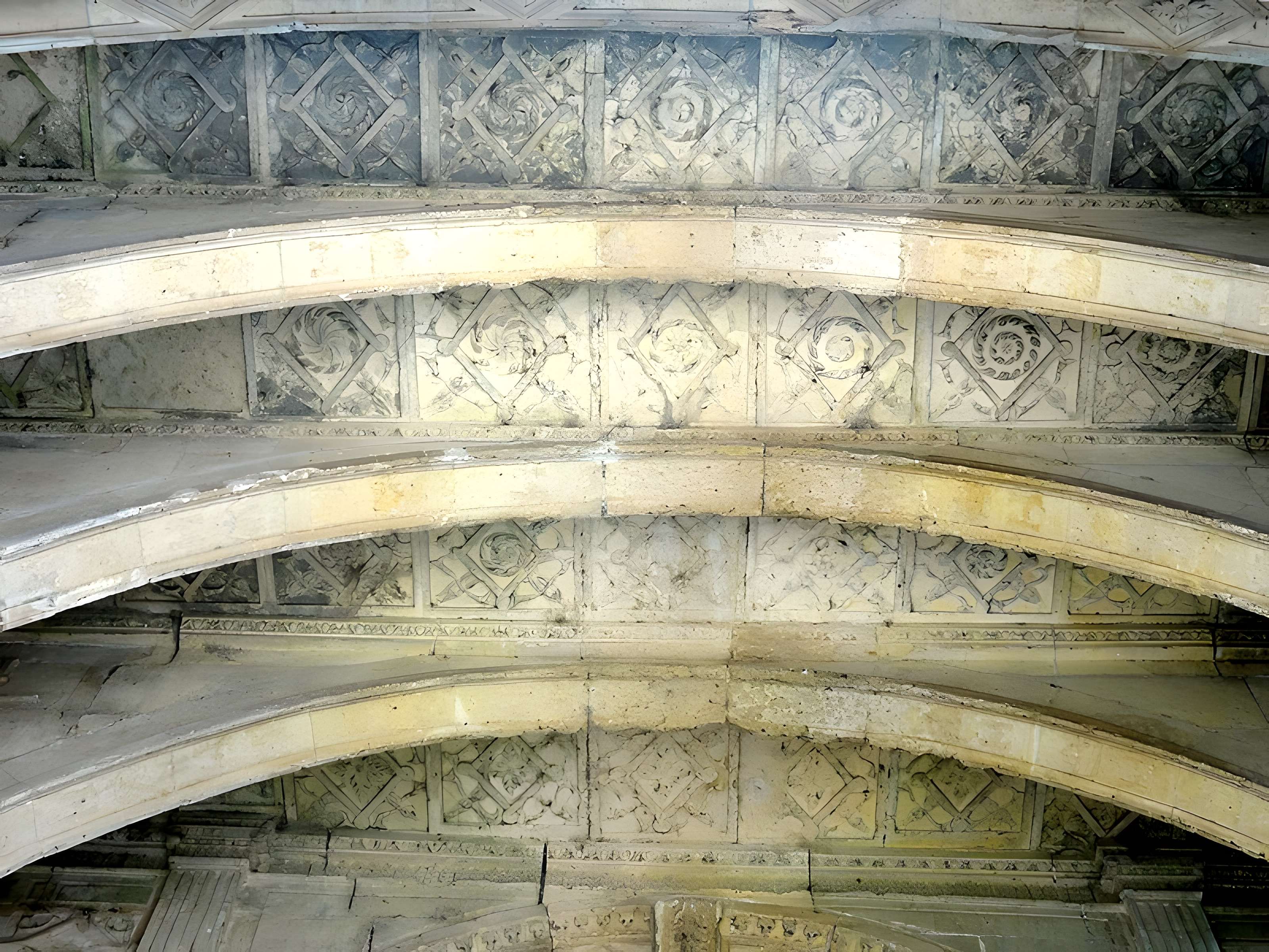 Église Notre-Dame et croix de Vétheuil