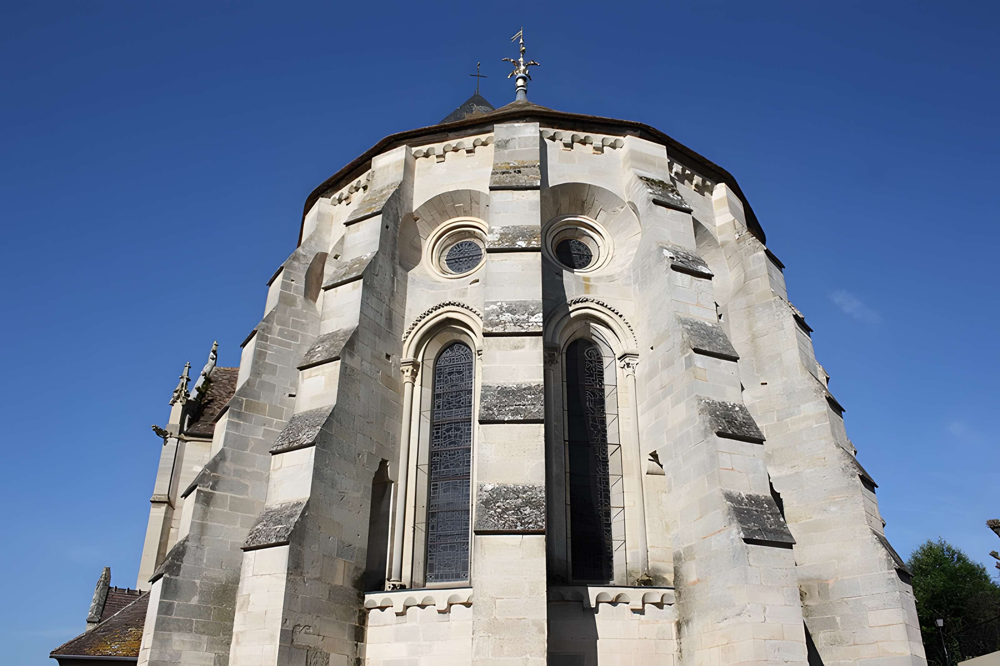 Église Notre-Dame et croix de Vétheuil