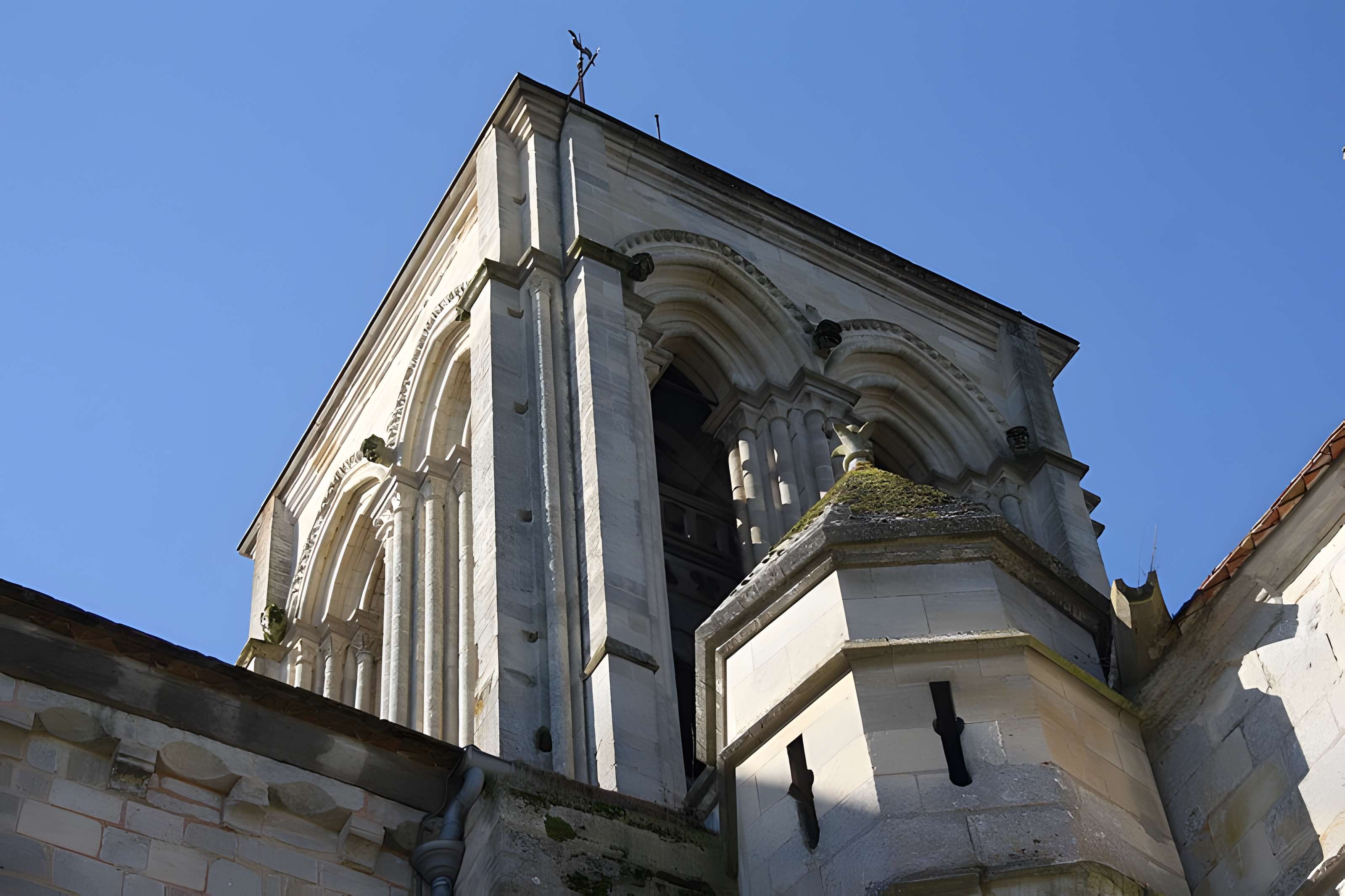 Église Notre-Dame et croix de Vétheuil