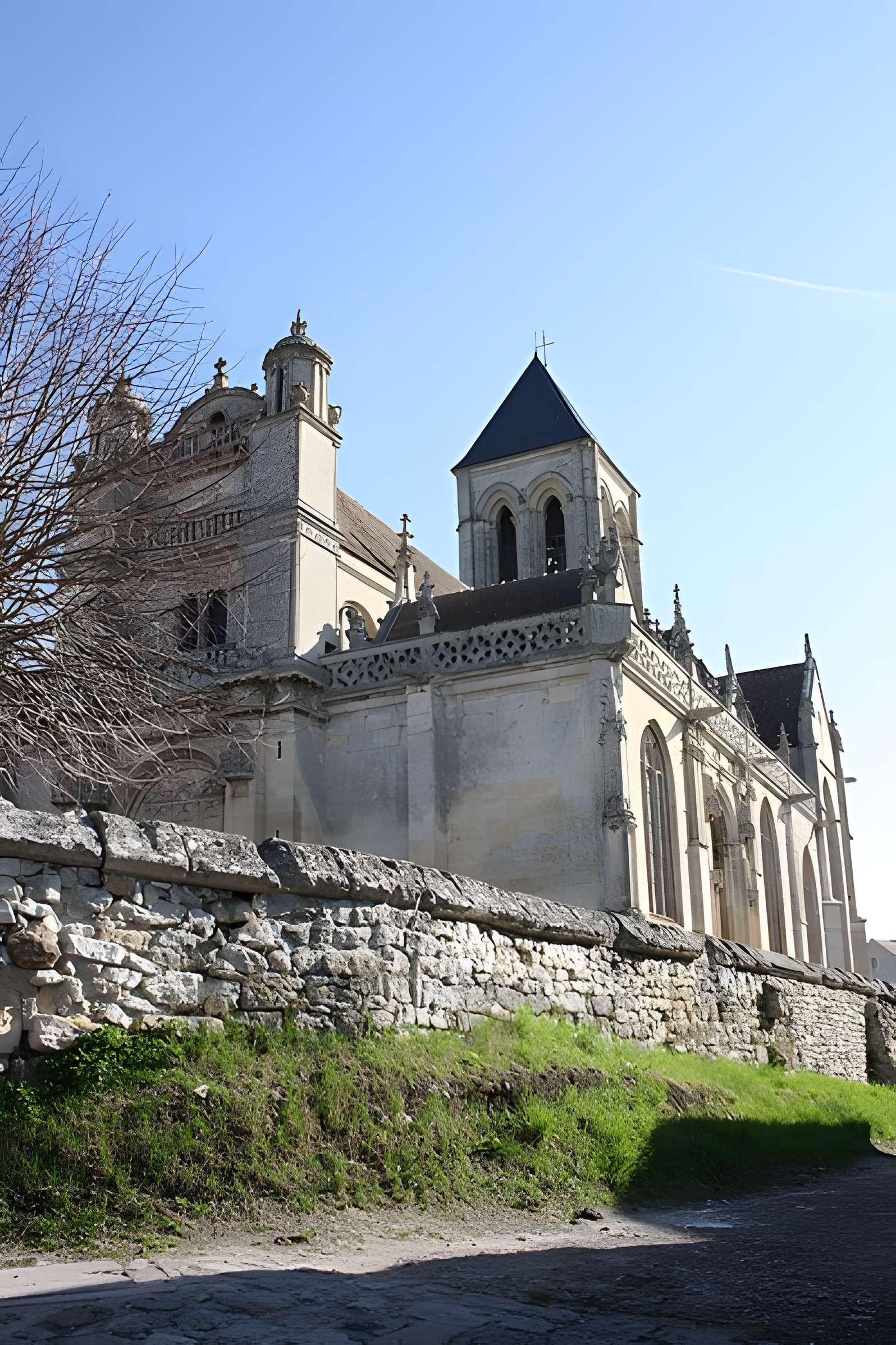 Église Notre-Dame et croix de Vétheuil