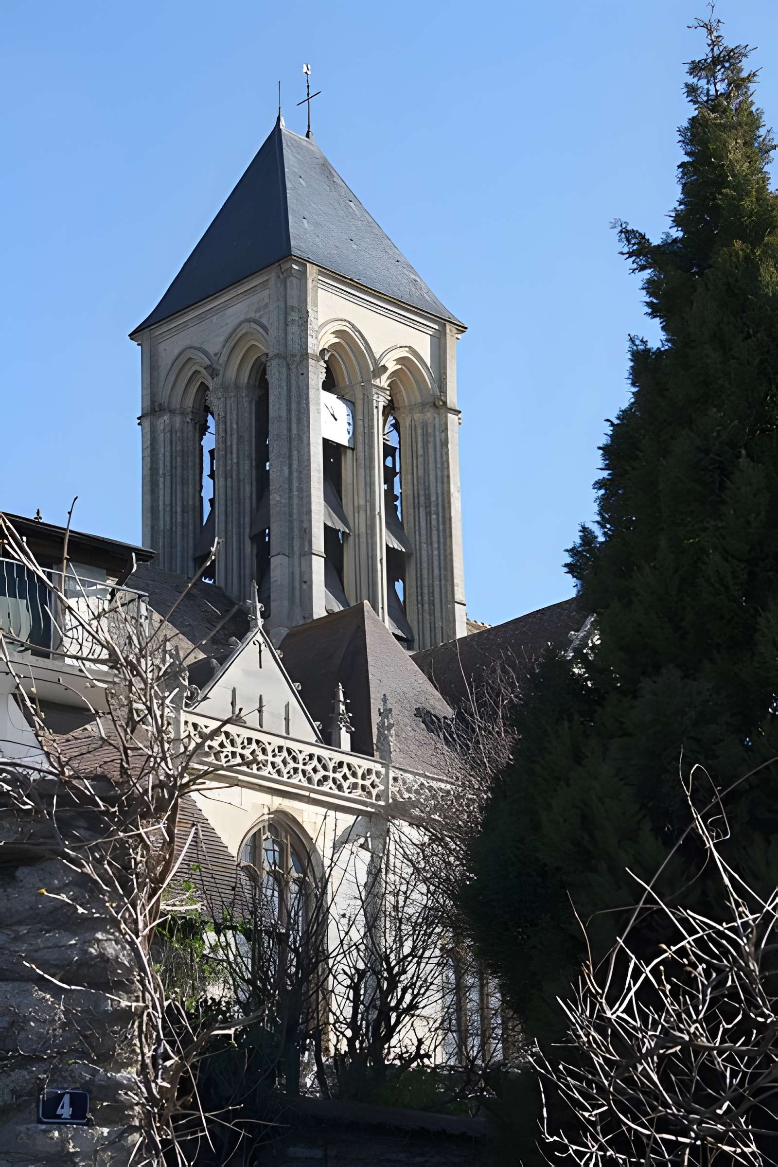Église Notre-Dame et croix de Vétheuil