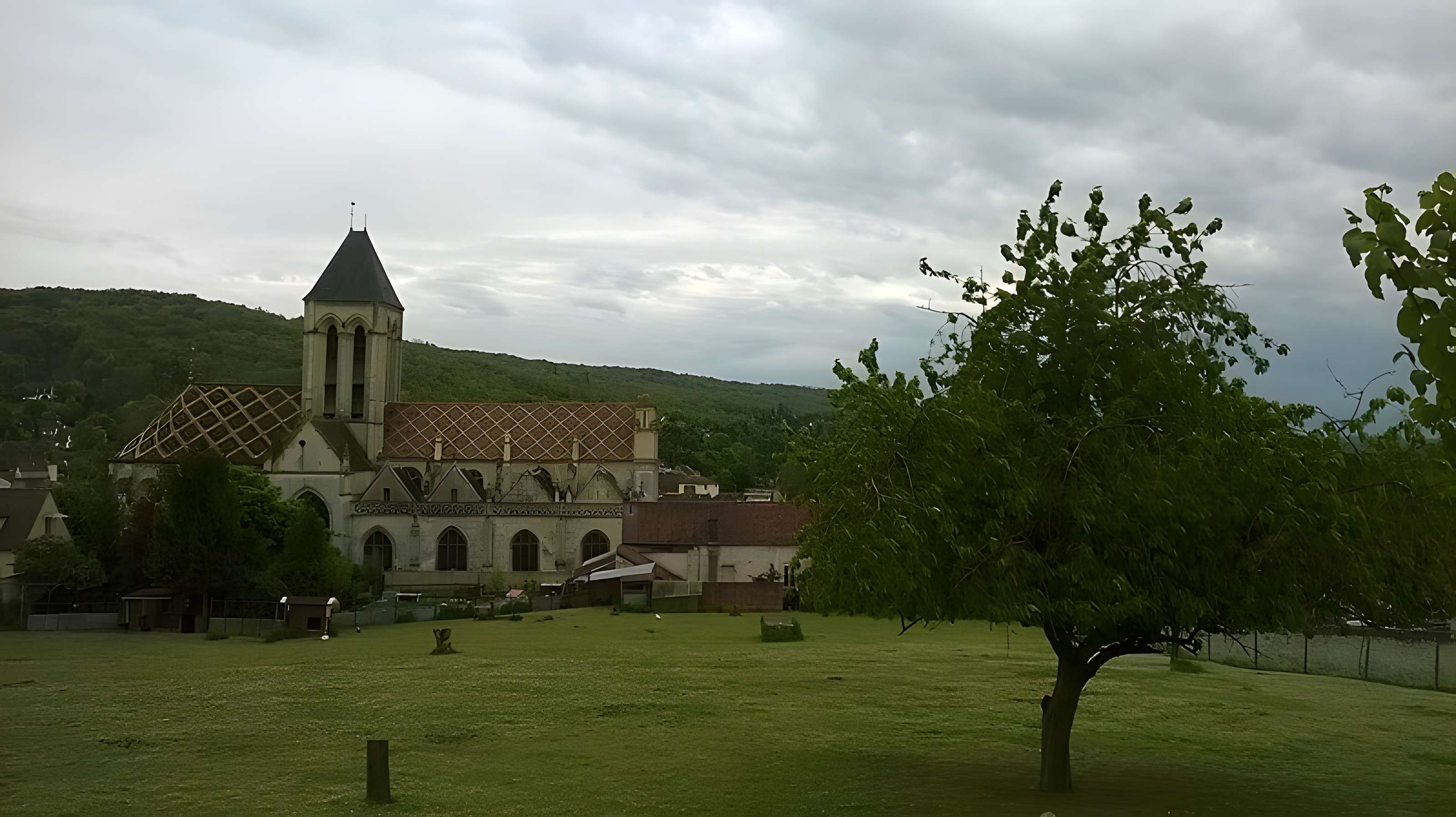 Église Notre-Dame et croix de Vétheuil
