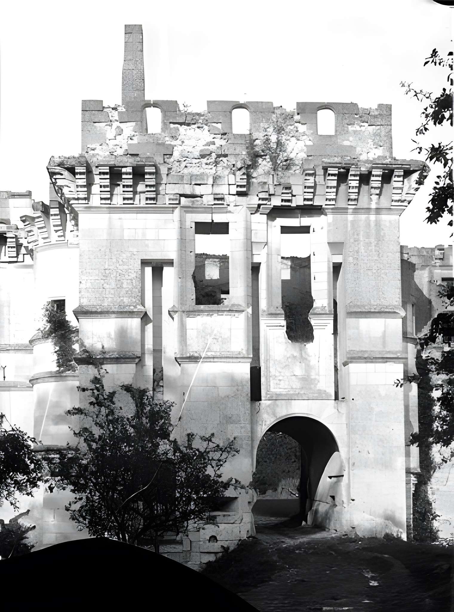 Église Notre-Dame et croix de Vétheuil