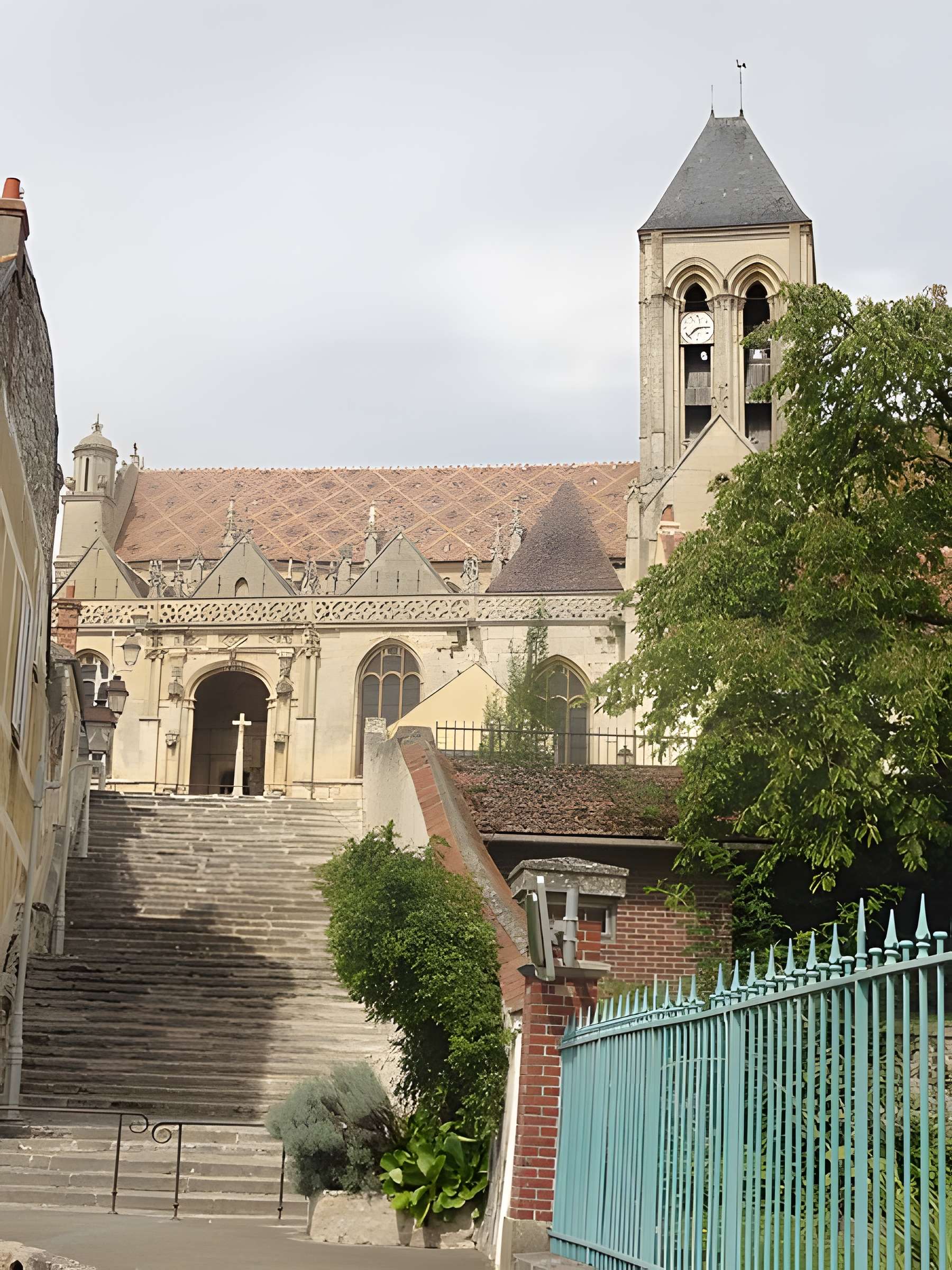 Église Notre-Dame et croix de Vétheuil
