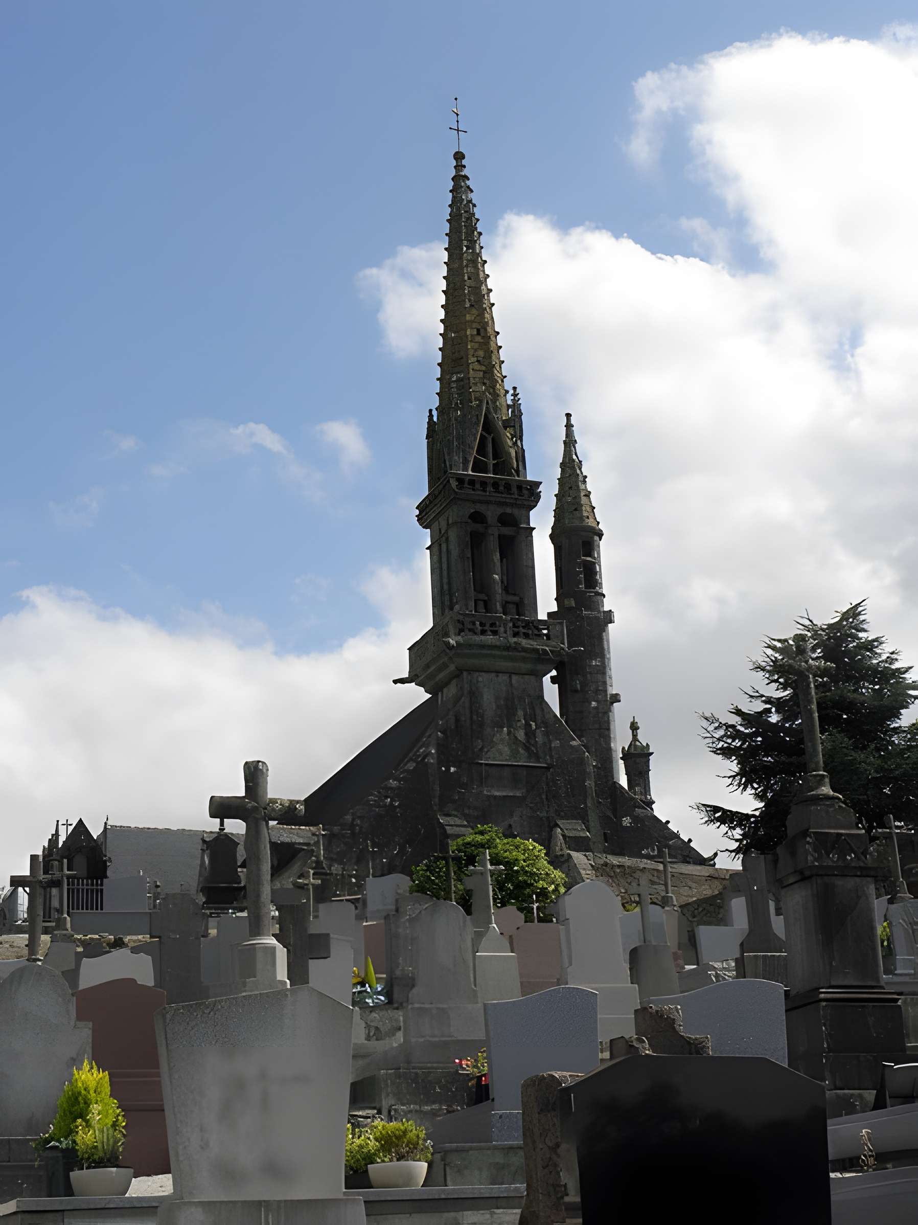 Église Notre-Dame et Saint-Tugen de Brasparts