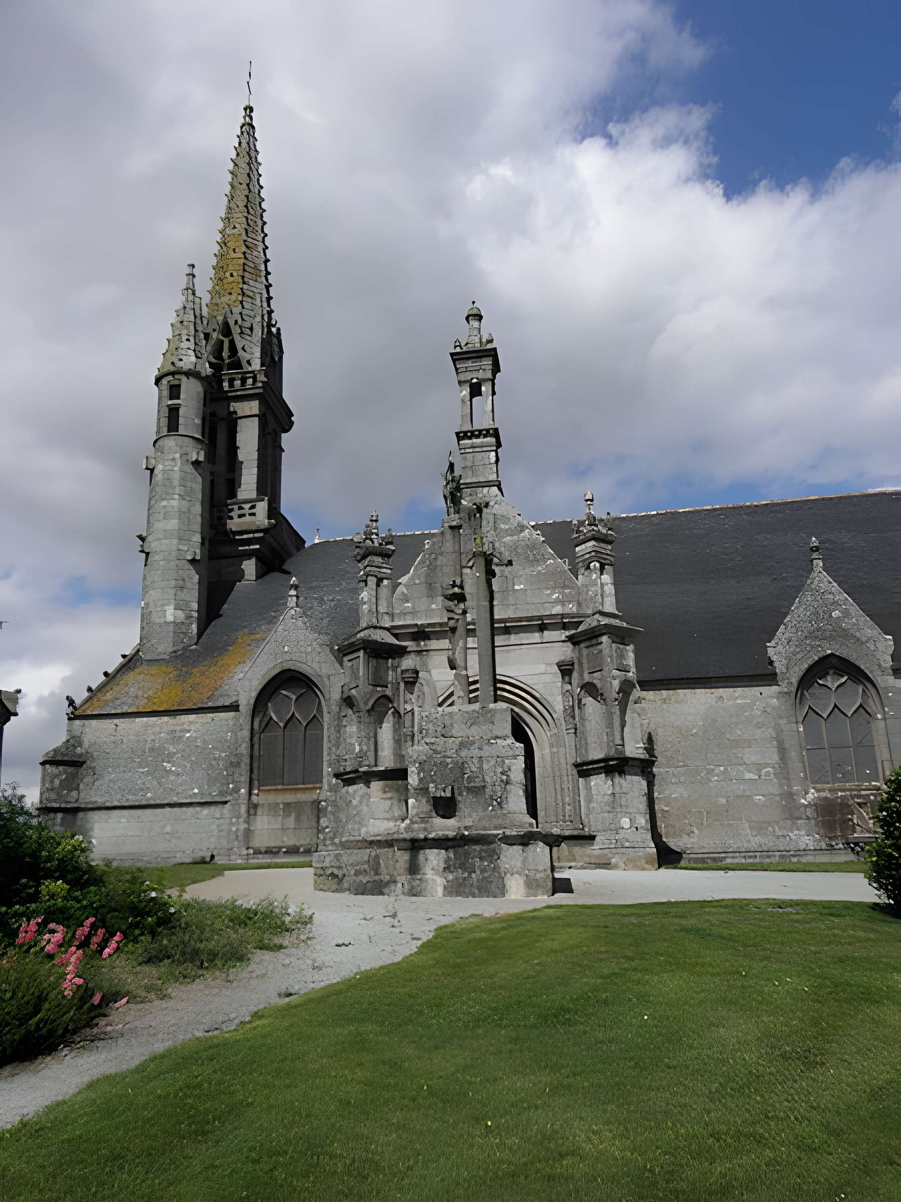 Église Notre-Dame et Saint-Tugen de Brasparts