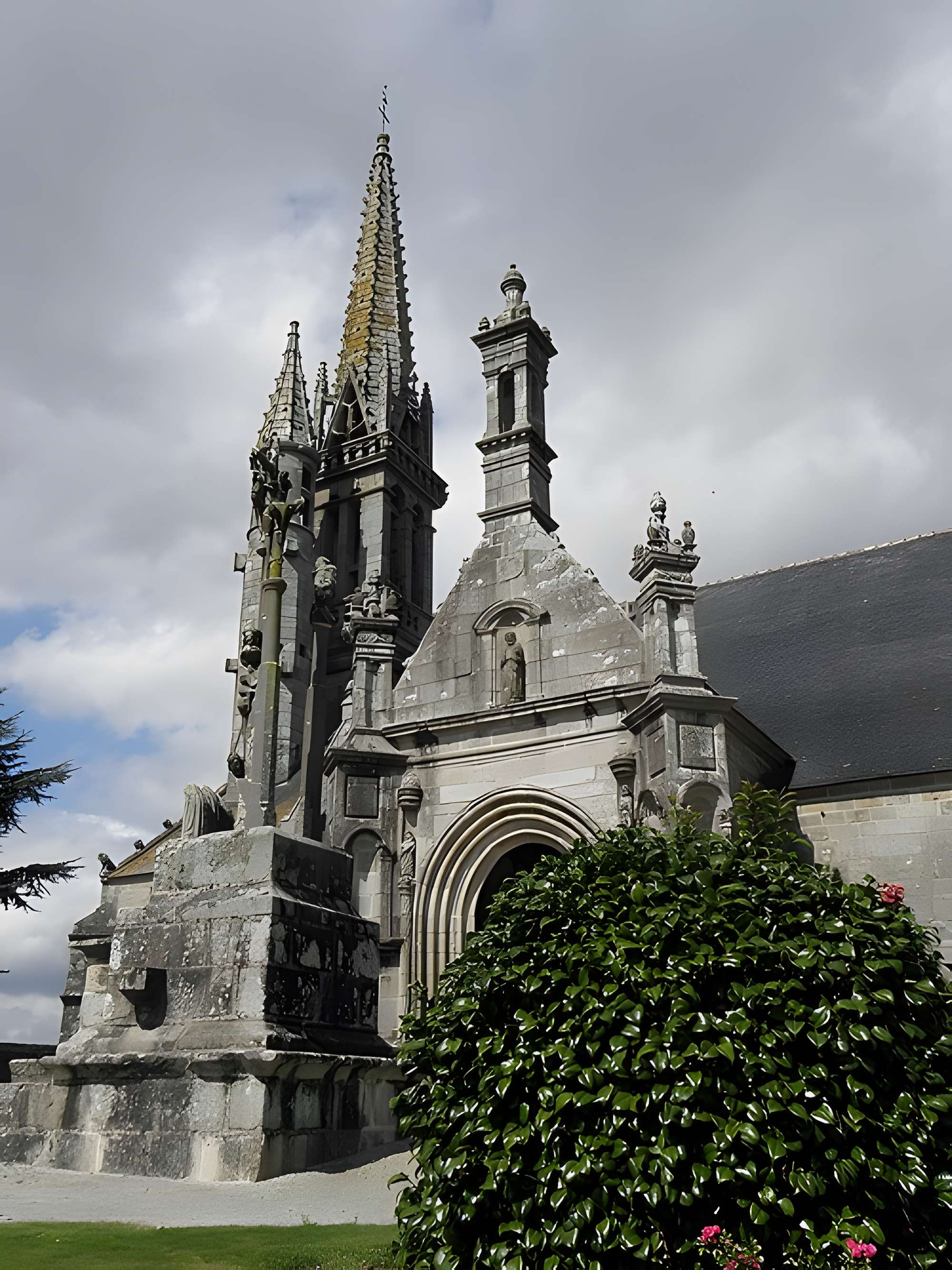 Église Notre-Dame et Saint-Tugen de Brasparts