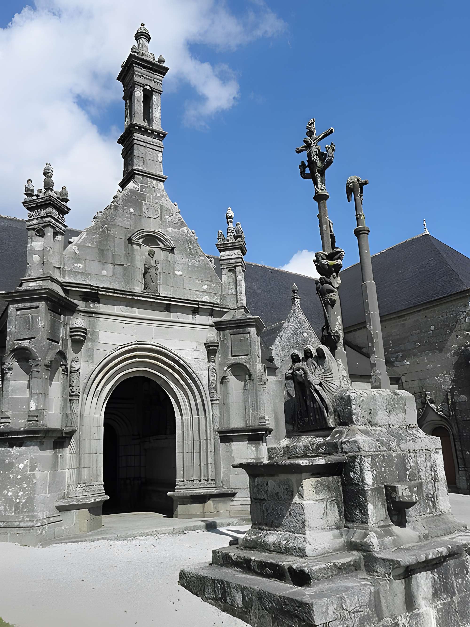 Église Notre-Dame et Saint-Tugen de Brasparts