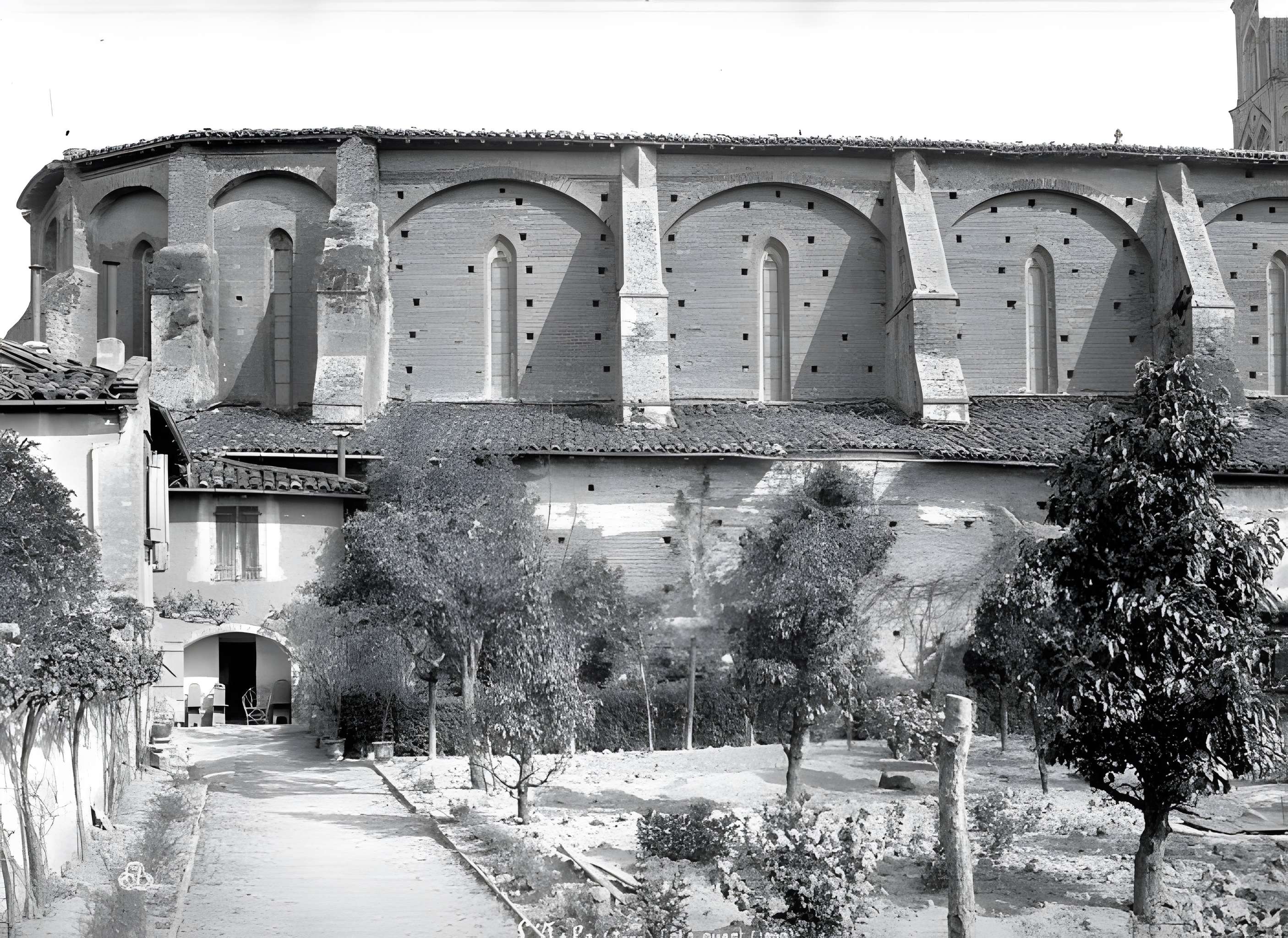 Église Notre-Dame-de-la-Jonquière de Lisle-sur-Tarn