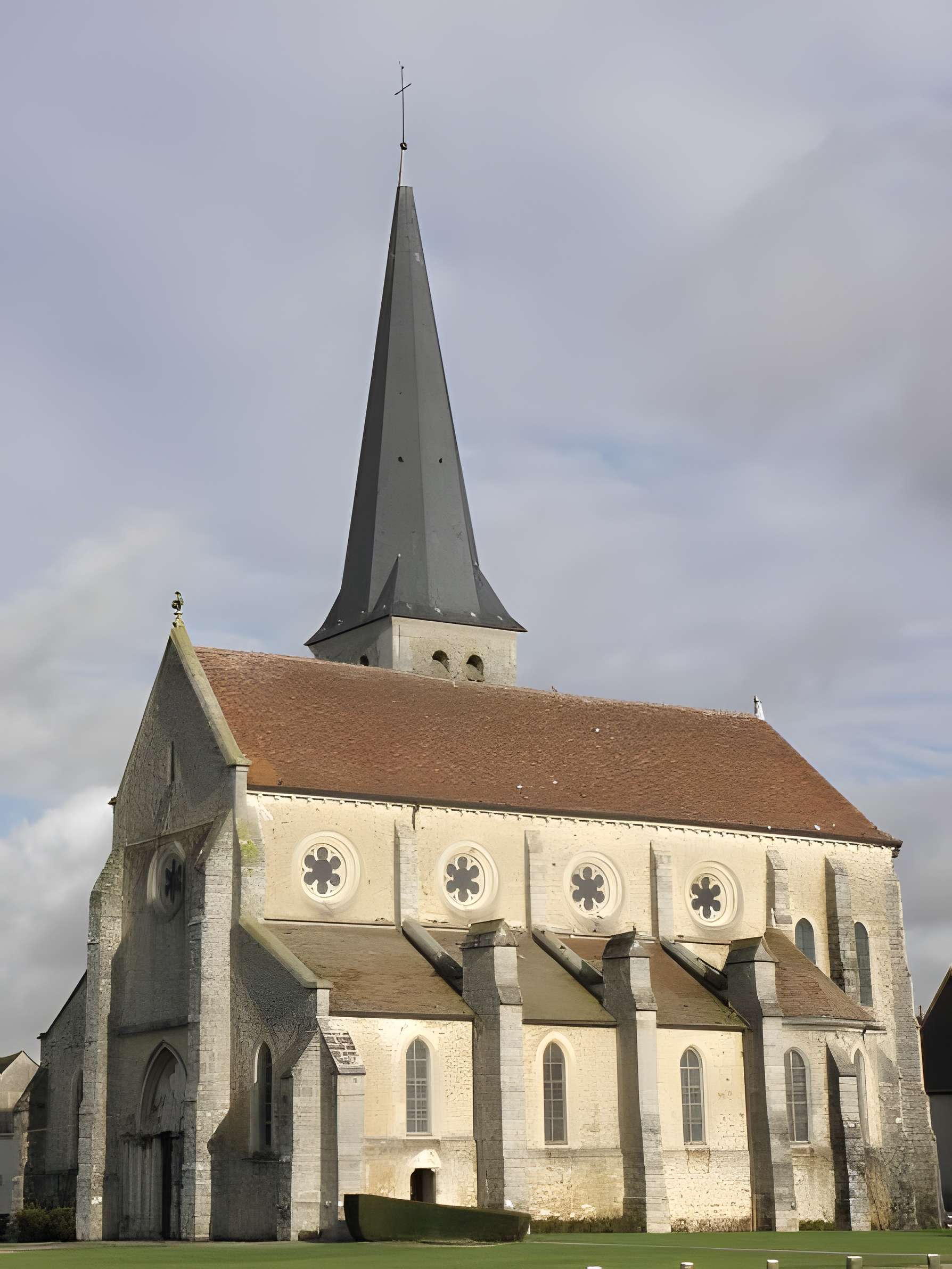Église Notre-Dame-de-la-Nativité de Villeneuve-le-Comte 
