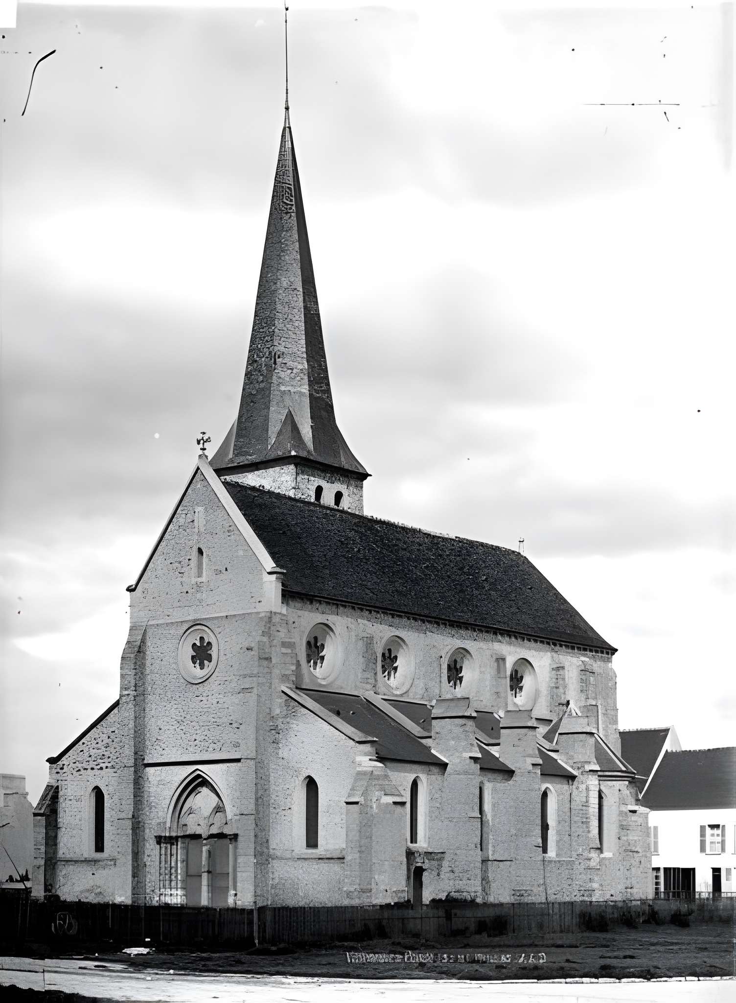 Église Notre-Dame-de-la-Nativité de Villeneuve-le-Comte