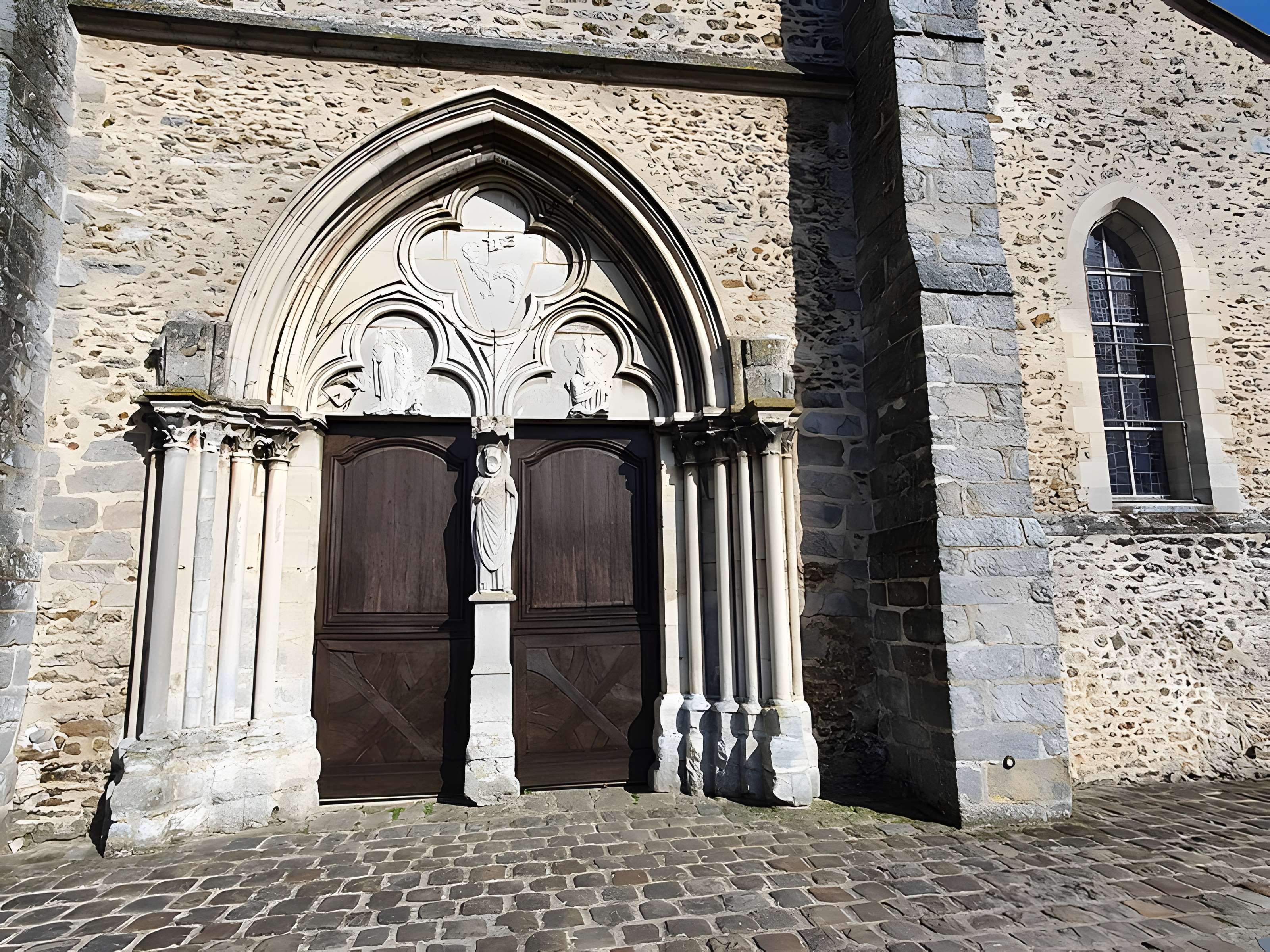 Église Notre-Dame-de-la-Nativité de Villeneuve-le-Comte