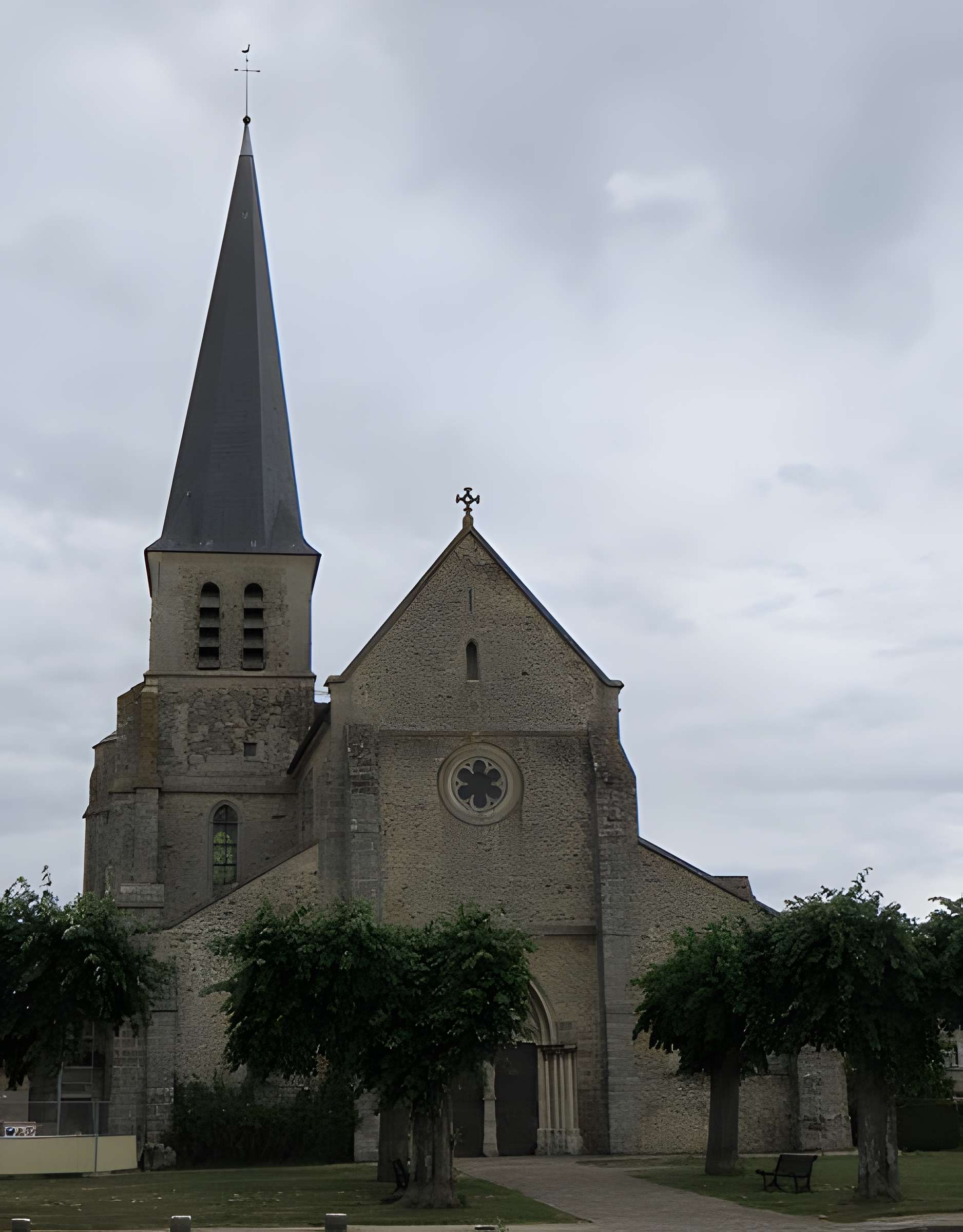 Église Notre-Dame-de-la-Nativité de Villeneuve-le-Comte