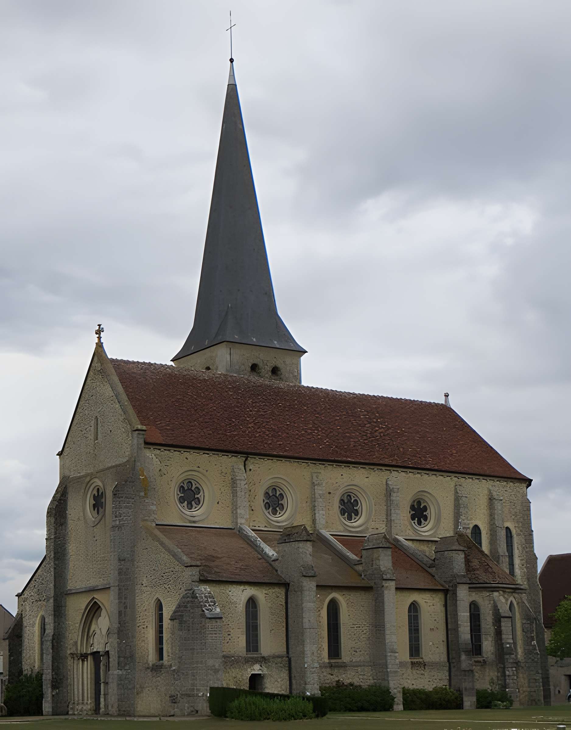 Église Notre-Dame-de-la-Nativité de Villeneuve-le-Comte