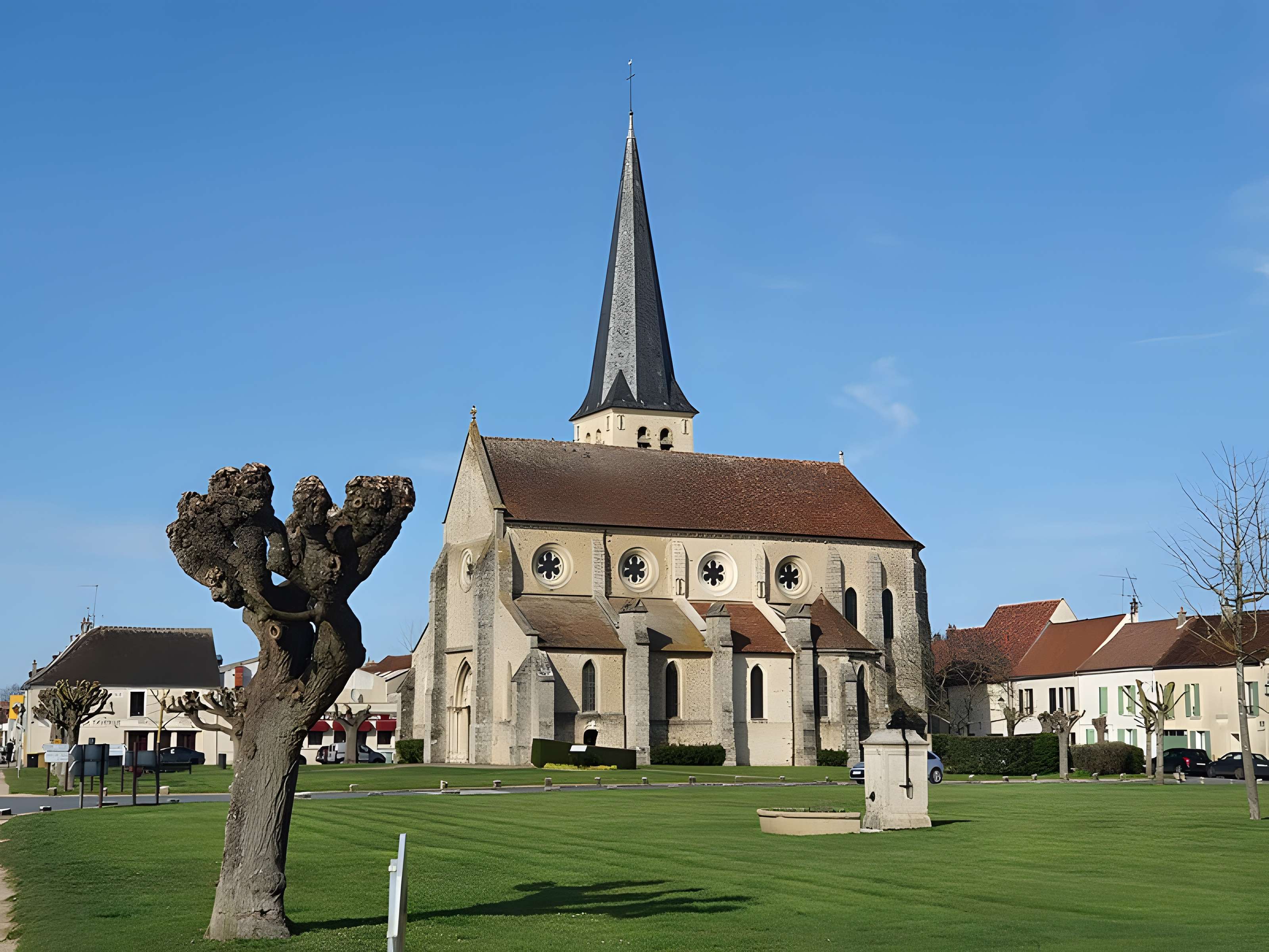 Église Notre-Dame-de-la-Nativité de Villeneuve-le-Comte