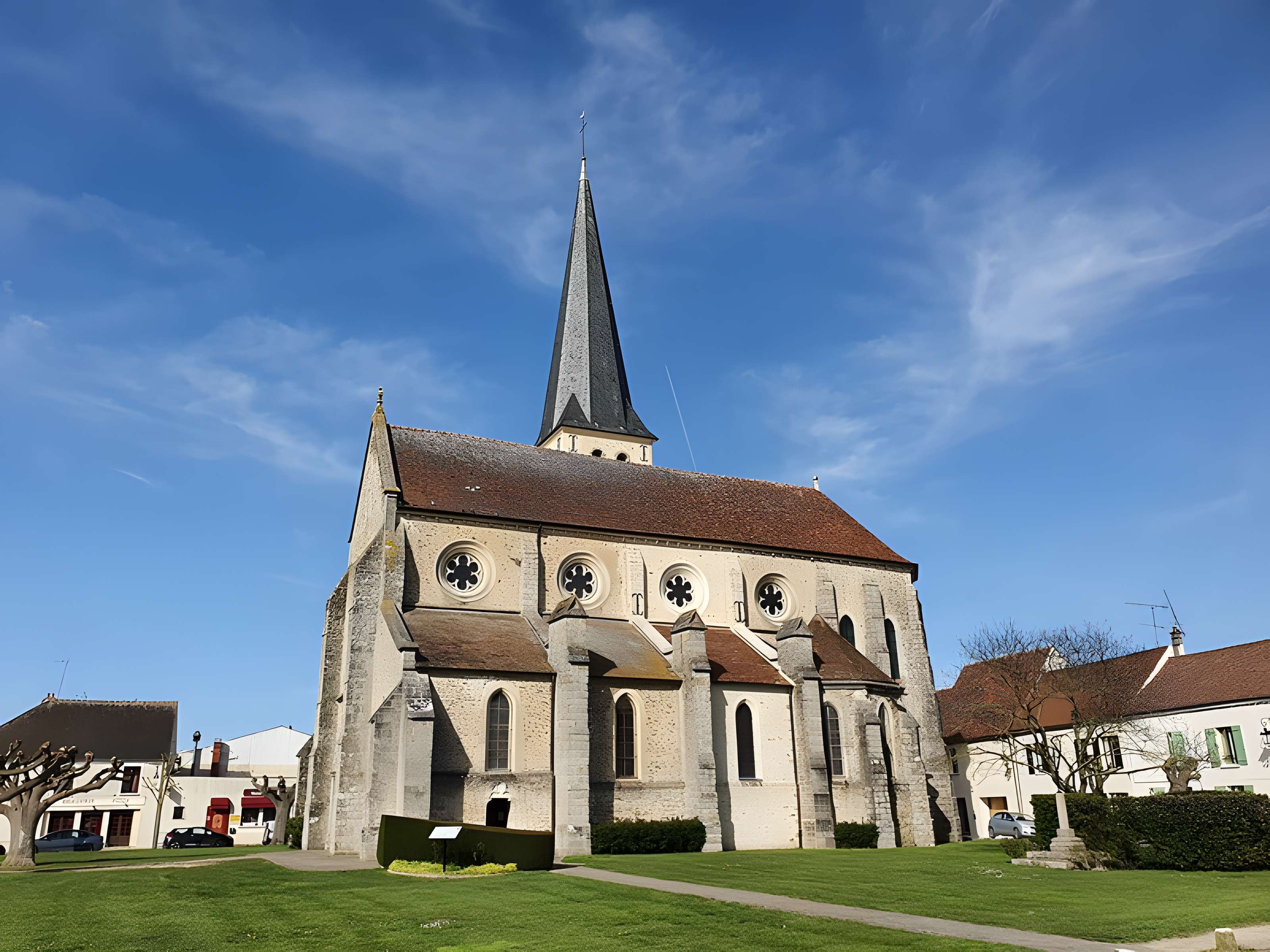 Église Notre-Dame-de-la-Nativité de Villeneuve-le-Comte