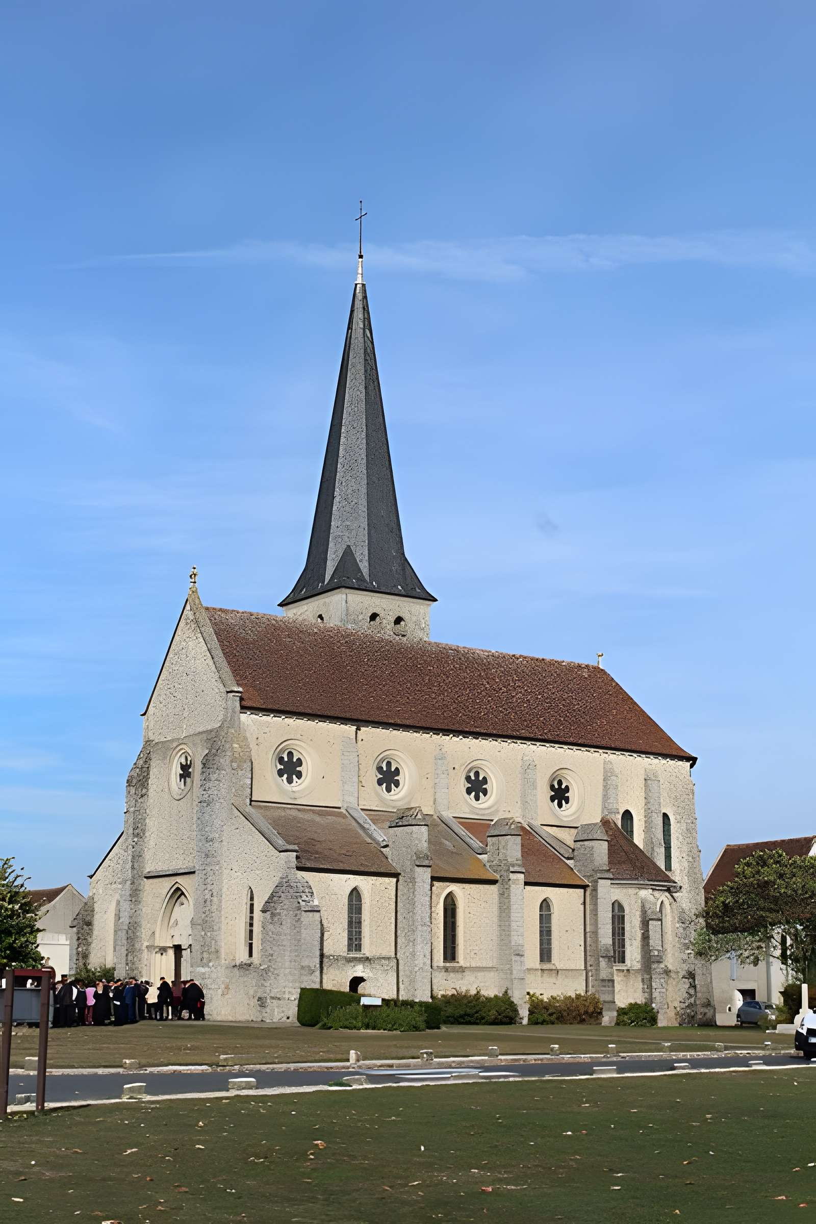 Église Notre-Dame-de-la-Nativité de Villeneuve-le-Comte