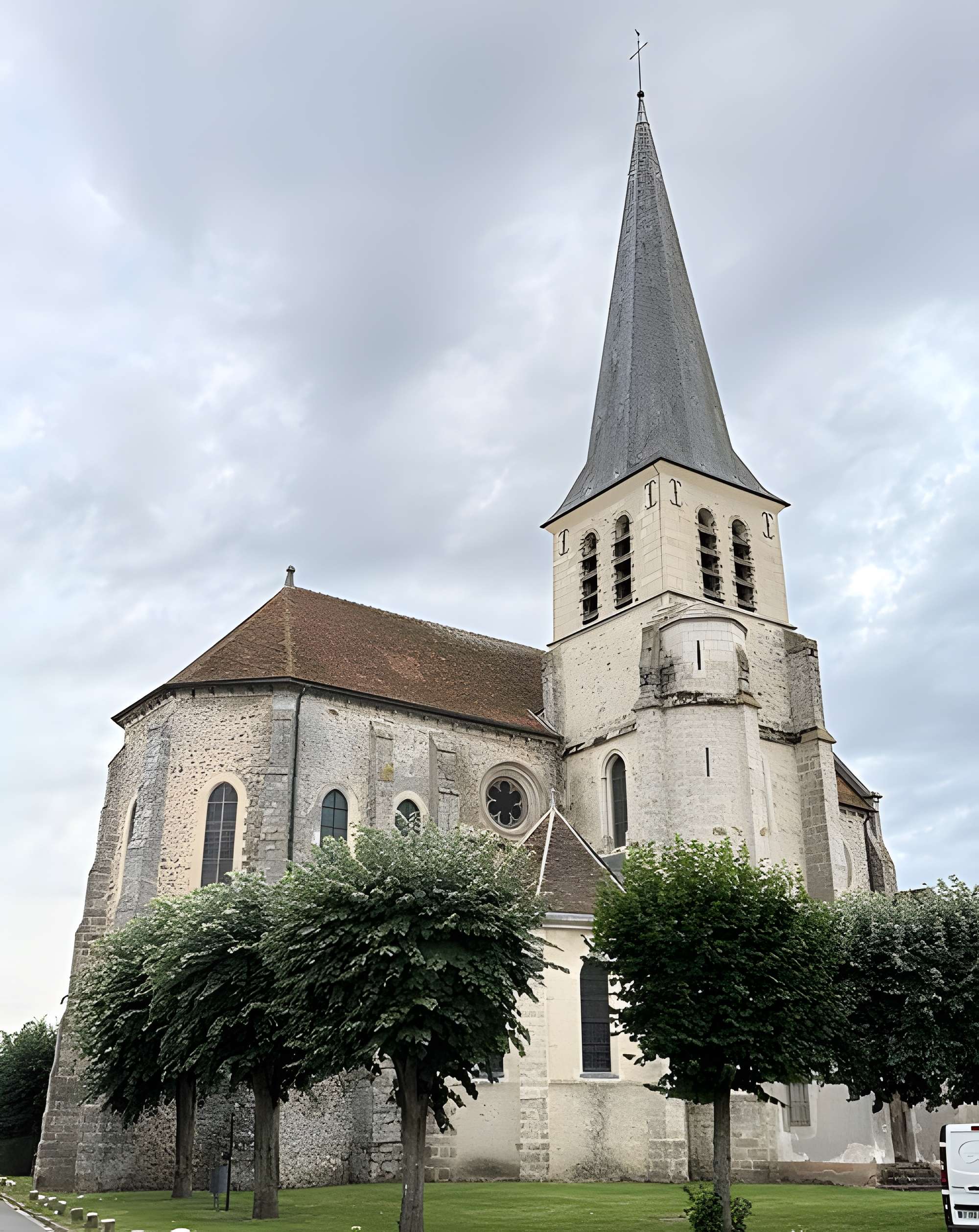 Église Notre-Dame-de-la-Nativité de Villeneuve-le-Comte