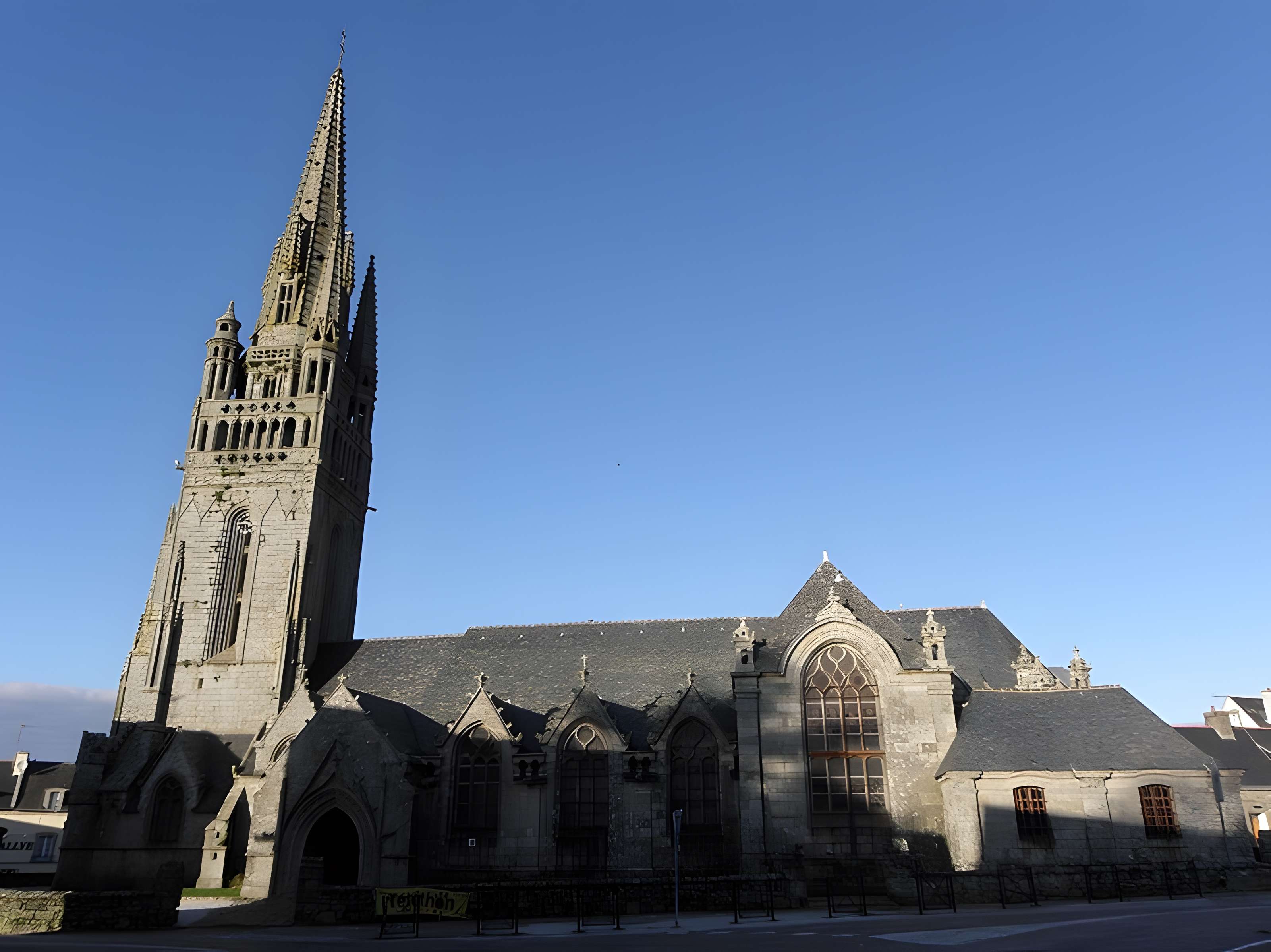 Église Saint-Herlé de Ploaré
