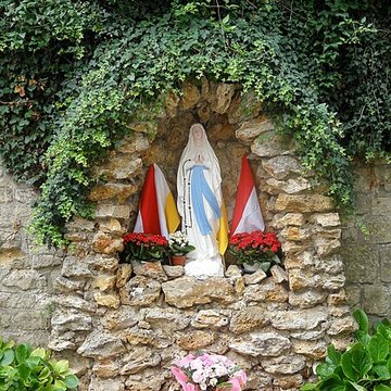Église Notre-Dame-de-lAssomption de Vauréal et croix